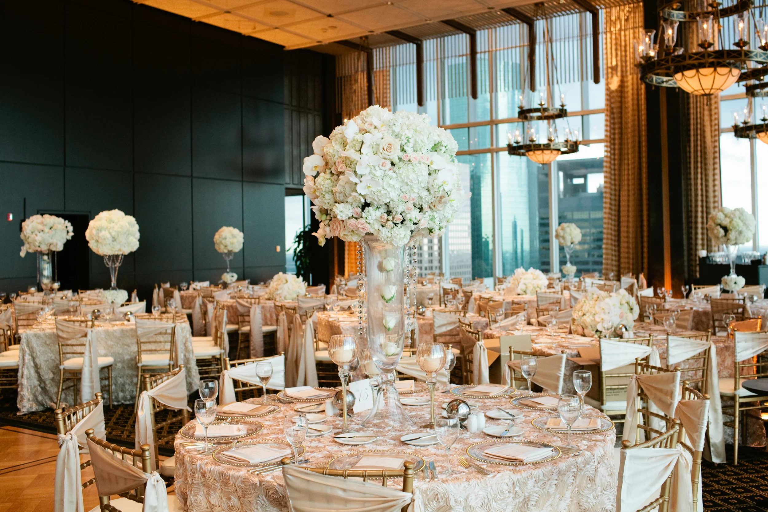 daytoremember.net | Wedding Reception at The Petroleum Club of Houston | Anahi Weddings | A Day To Remember Event Design and Planning