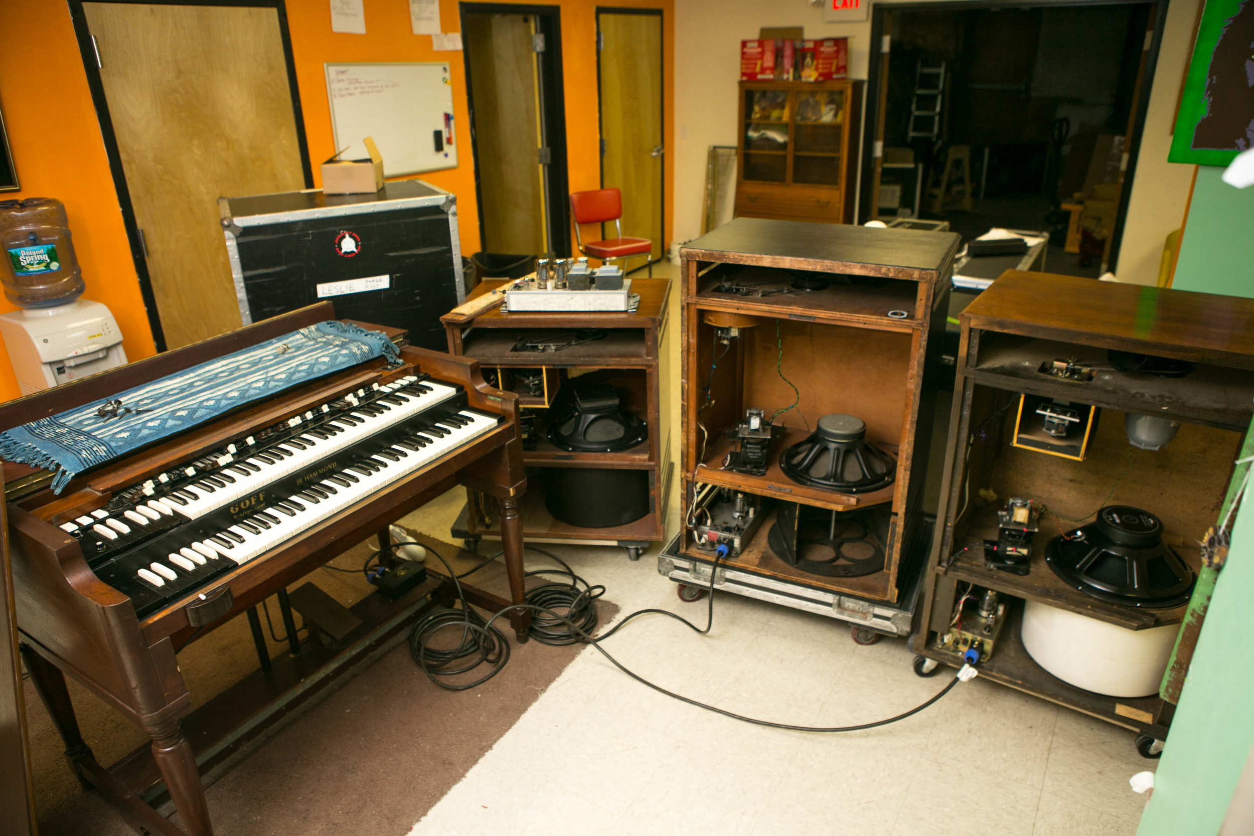 hammond organ.jpg