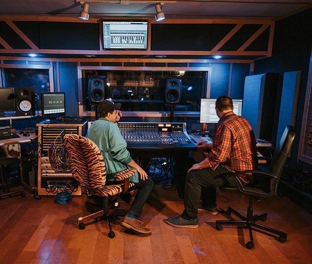 Staying safe and keeping busy in our favorite quarantine zone: the control room. 🎶 Times are hard for artists but let&rsquo;s stay positive, work on our craft, and wash your hands! Better days ahead everybody. ❤️
.
.
.
.
.
.
.
.
#audioengineer #reco