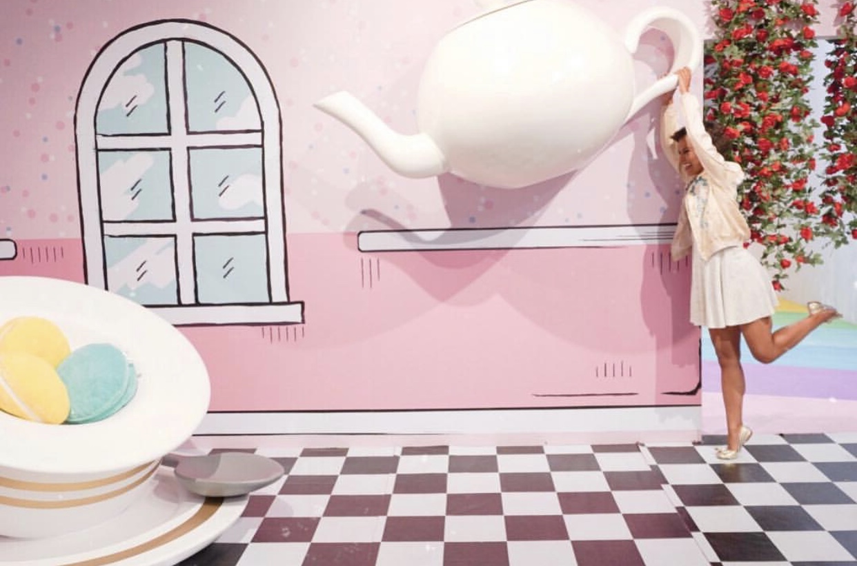 What’s a Alice In Wonderland experience without the tea room? The life-sized tea cups and macaroons were adorable. Pic by Kelli Wheeler of The Single Girl Life .