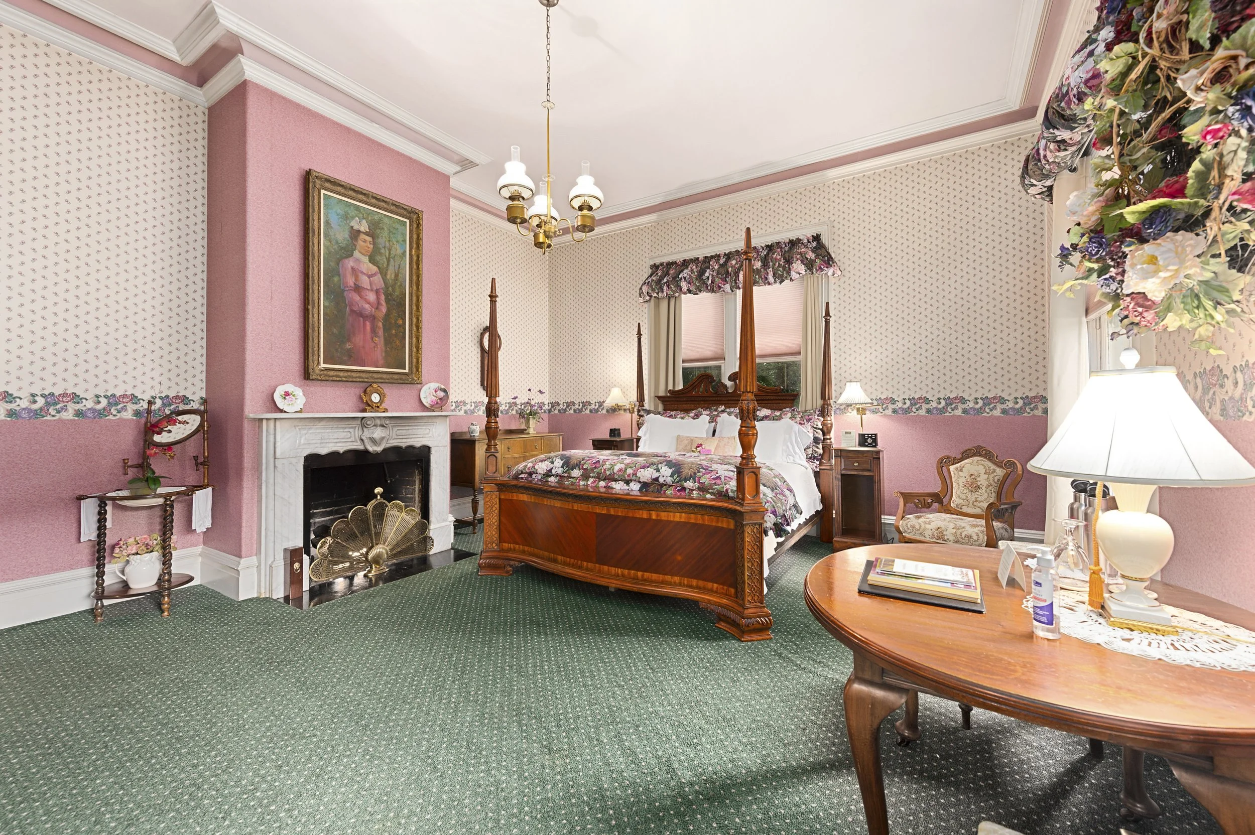 7Parlor Suite01.jpg