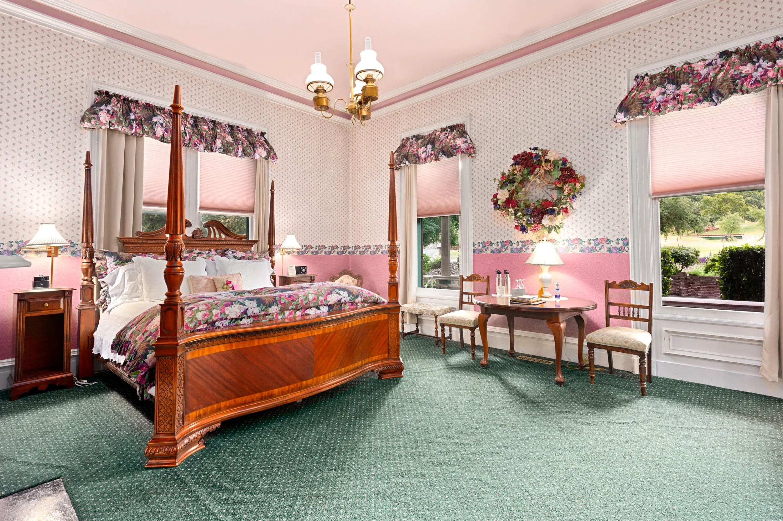 7Parlor Suite07.jpg
