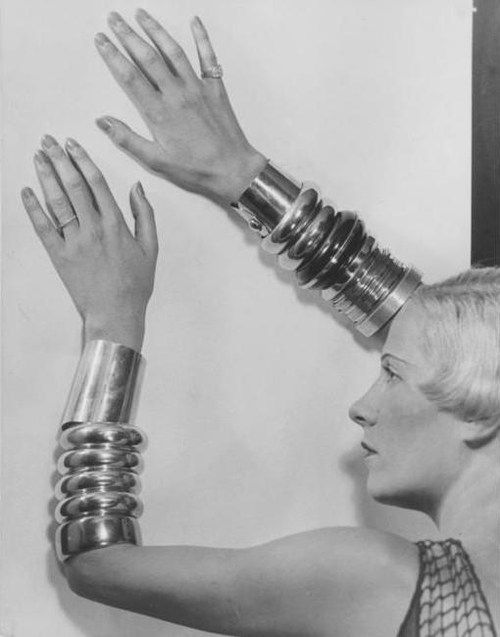 Suzy Solidor wearing Chanel, photo by Man Ray, 1930