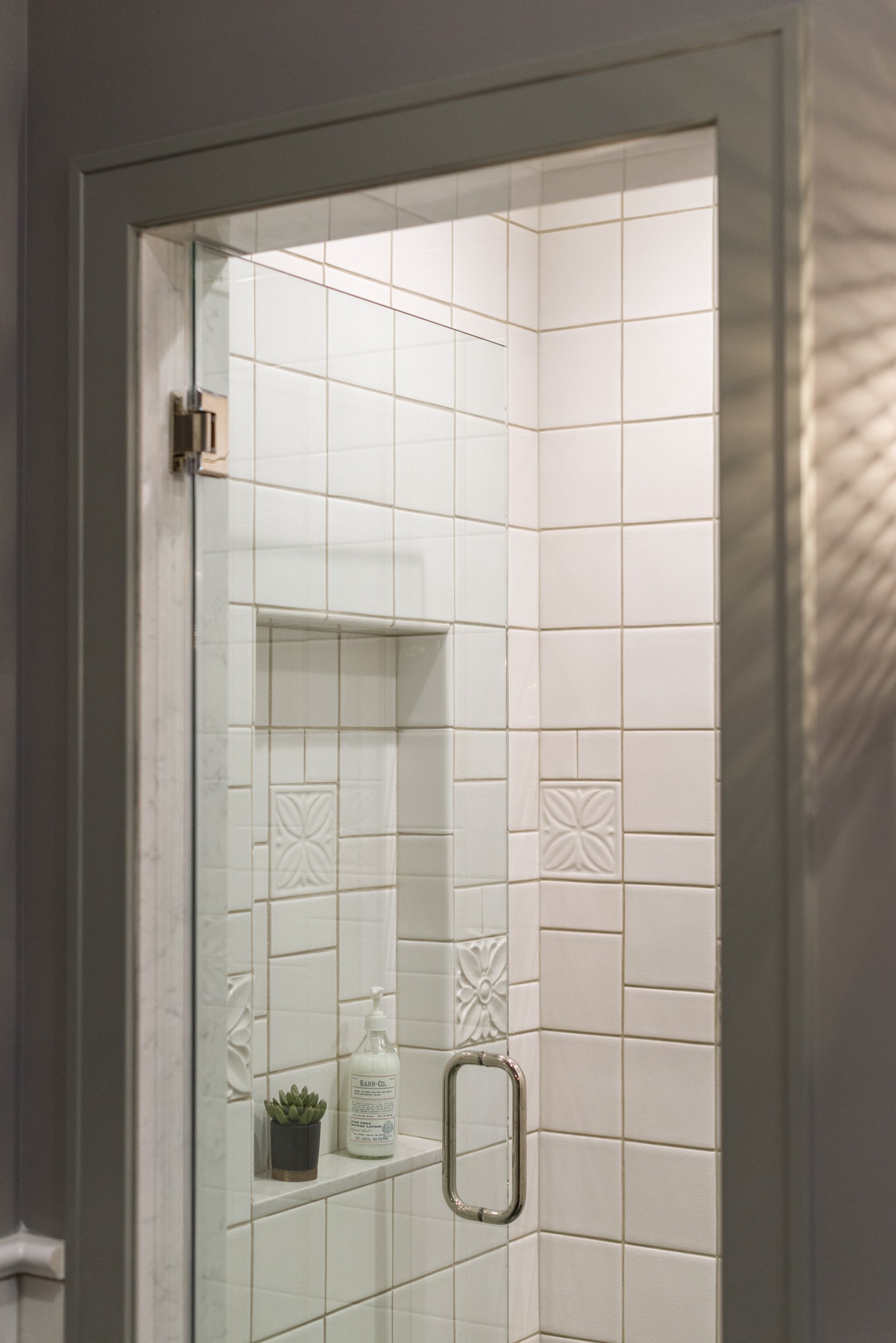 Frederickson_House_Rented_2nd_Floor_Master_Bathroom_Outside_Shower_1_Mar_2018_1_WEB.jpg