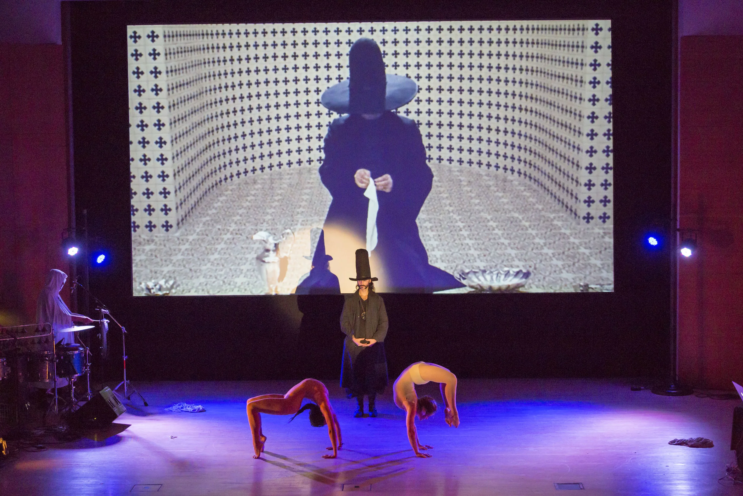 LCNo34_TheHolySpectacle_ShaunGillen_BM_4.jpg