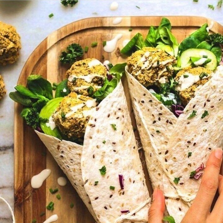Looking for a delicious and easy dinner idea? Look no further than these baked falafels! We're getting inspired by @vegansvillage and can't wait to whip up our own version with @heidisrealfood!⠀⠀⠀⠀⠀⠀⠀⠀⠀
⠀⠀⠀⠀⠀⠀⠀⠀⠀
@vegansvillage