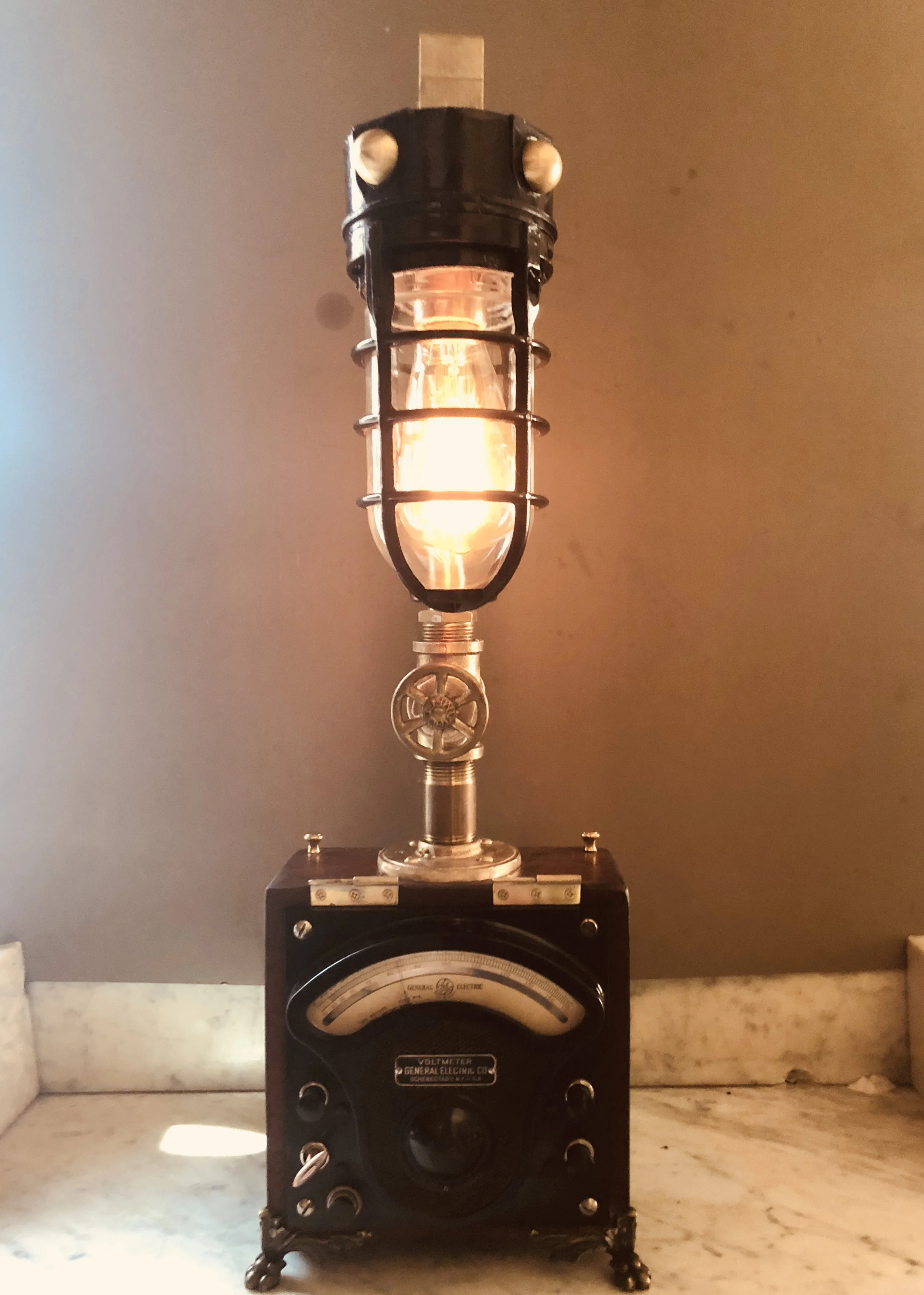 VOLTMETER BEACON LIGHT    ---SOLD