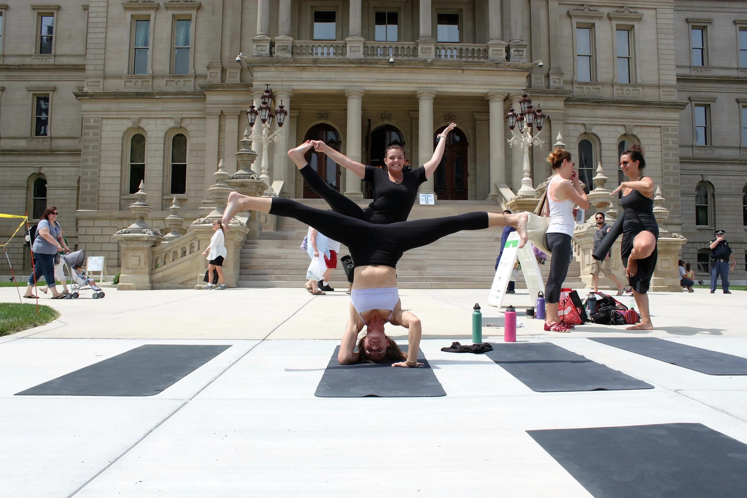 YOGA AT THE FARMERS MARKET/CAPITAL WALK
