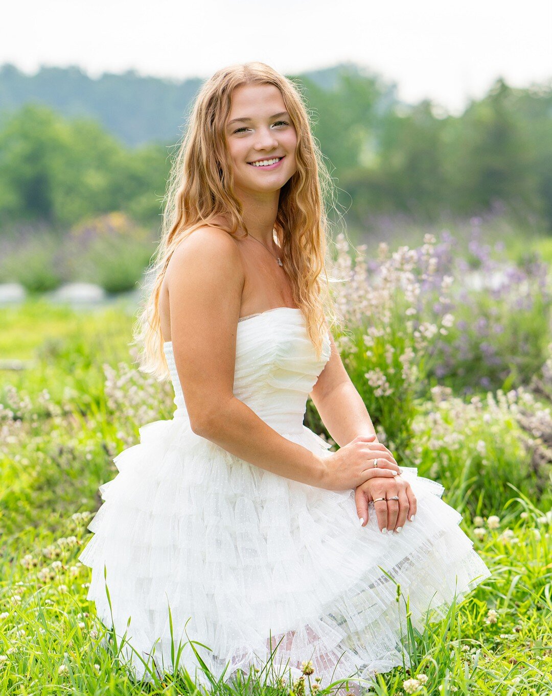 My Class of 2024 friends, behold the lavender fields at @warwickfurnacefarm and this stunning beauty, Emily!! What a perfect combo!! I have had many highlights throughout my portrait photography career, and this one was right up at the tippy top! I'v