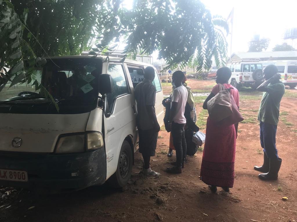 Patients gather around Minibus