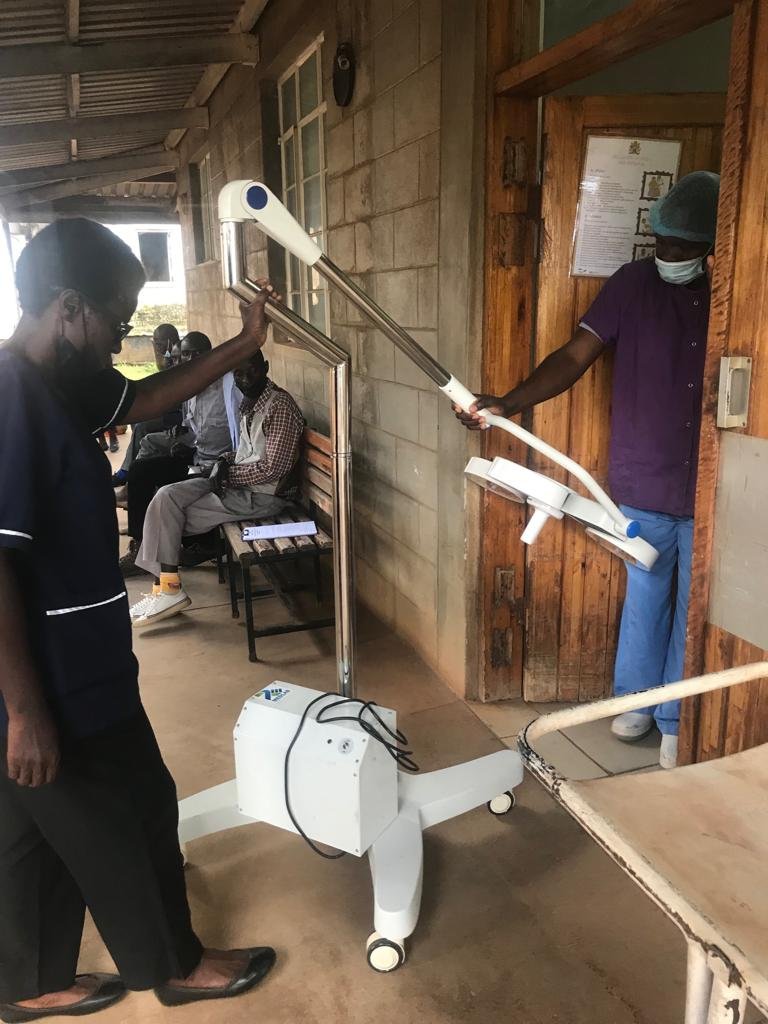 Christina passes a repaired light to Kab's Anesthetist Patrick.