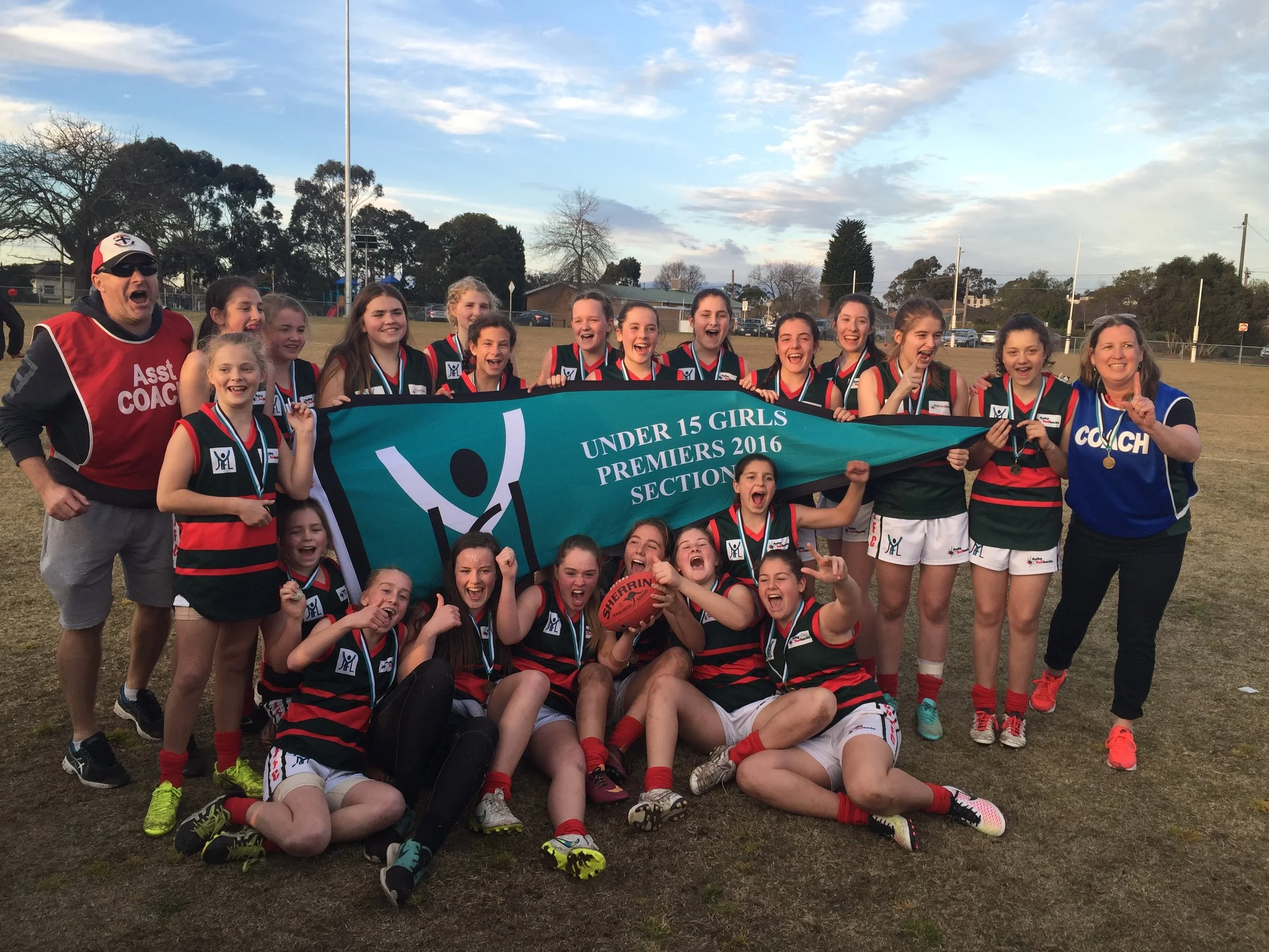 U15 Girls Green  Coach: Kim Ledder Under 15 Division 3 Premiers