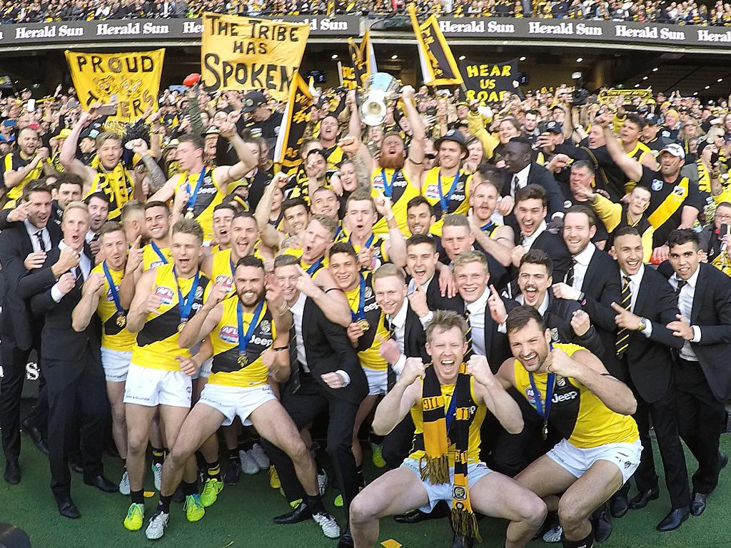 We hope to see a plenty of yellow and black at Burwood Reserve as we welcome players from the Tigers to our home ground. 