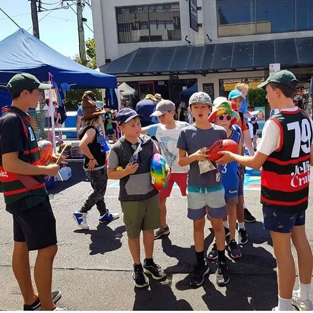 Only 5 days to go until the Summer Festival at the Ashy shops!🥳🥳🥳 Ashy is asking for some help from our amazing community to help with a couple of jobs at the festival! 
We're looking for some adults to help out with setting up the stall & packing up it back up - as well as helping out with the running of the stall during the day! 🔨

We're also looking for any current players interested in doing make up/hair spray for some Ashy enthusiasts! 💚❤💚❤ There's a link in our bio that can be used to flag your interest!

#YearOfTheSpider #RedAndGreen #summerfest #ashyfestival