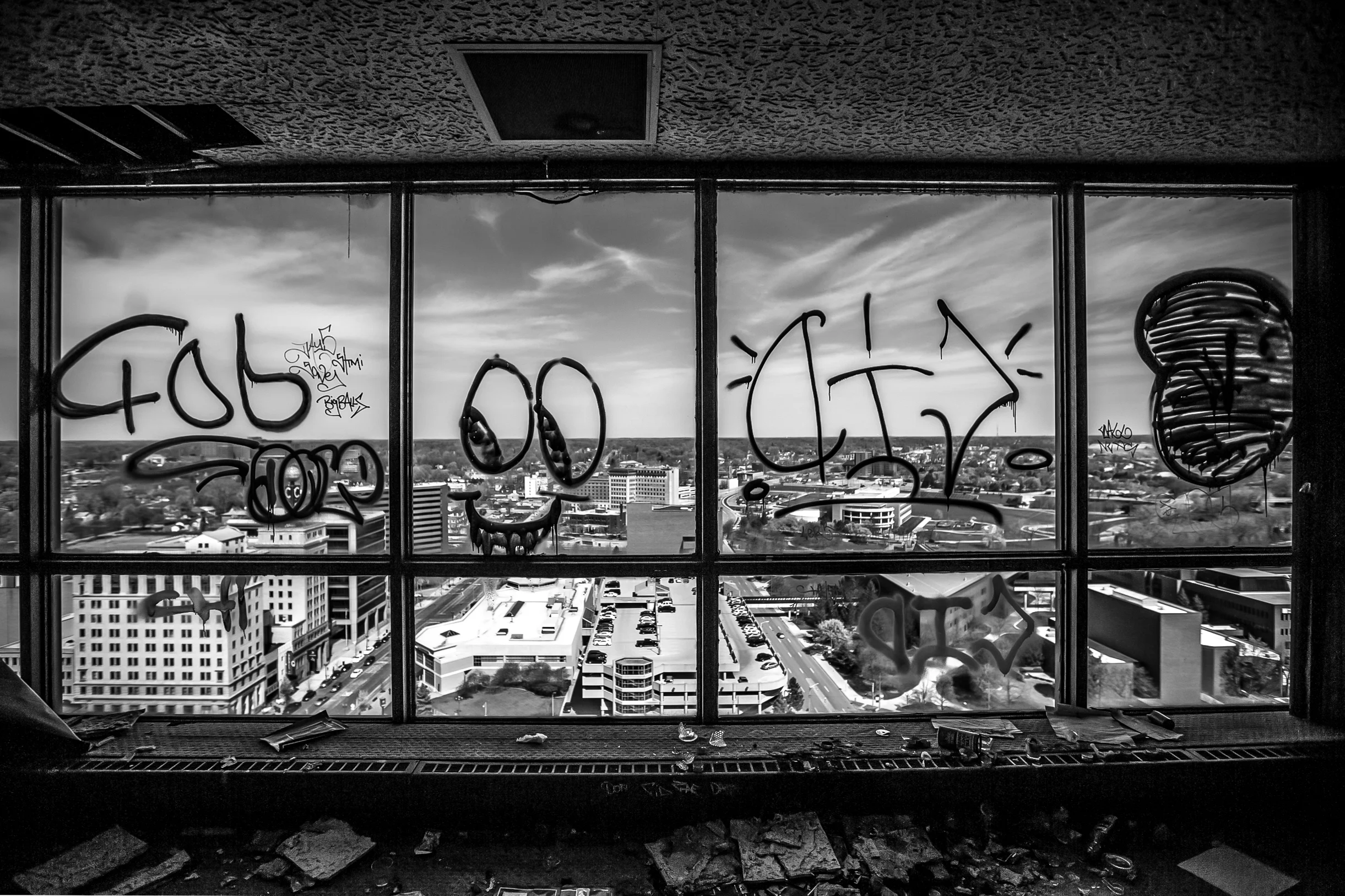 flint genesee towers grafitti 2-2.jpg