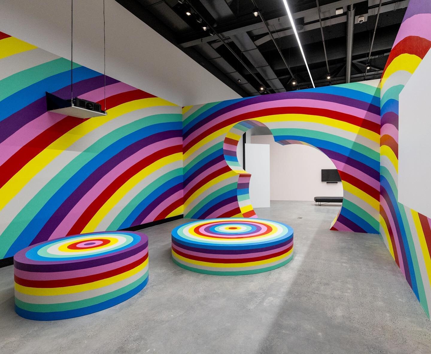 HOTA GALLERY &ndash; Installing @hiromitango 'New Now' ⁠2/2⁠ 🌈⁠⠀
⁠⠀
A stunning new artwork by @hiromitango for SOLID GOLD: Artists from Paradise at @hotagc! 'New Now' is a 28m x 4m wall painting featuring cylindrical plinths and a custom doorway bui