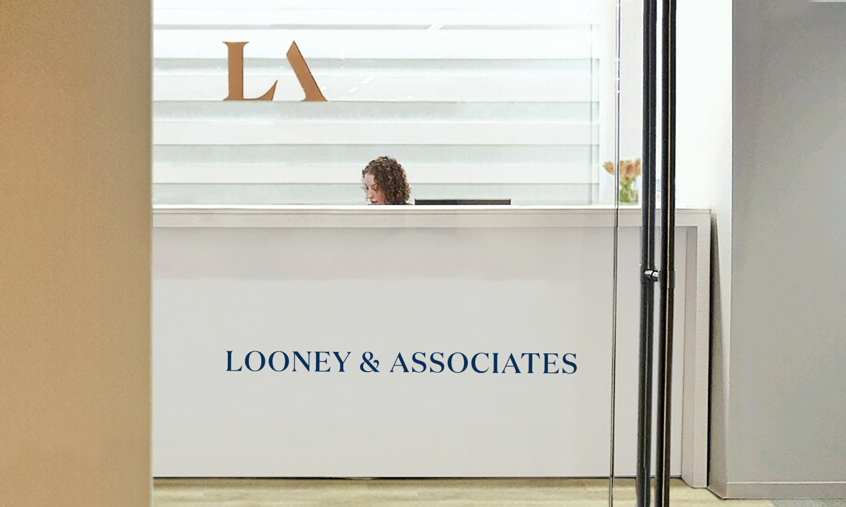 LA_frontdesk1.png