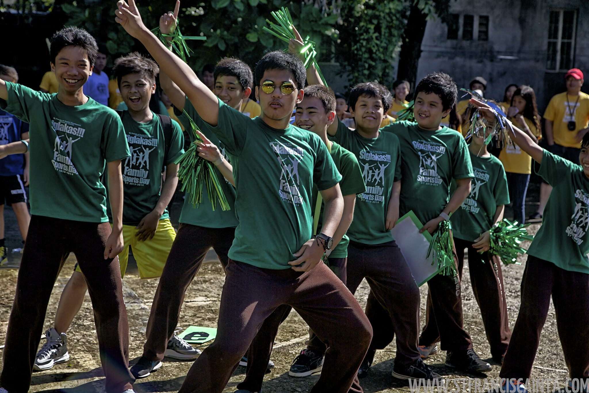 siglakas-opening-and-cheering-competition-sy-2013-2014_9995025075_o-X4.jpg