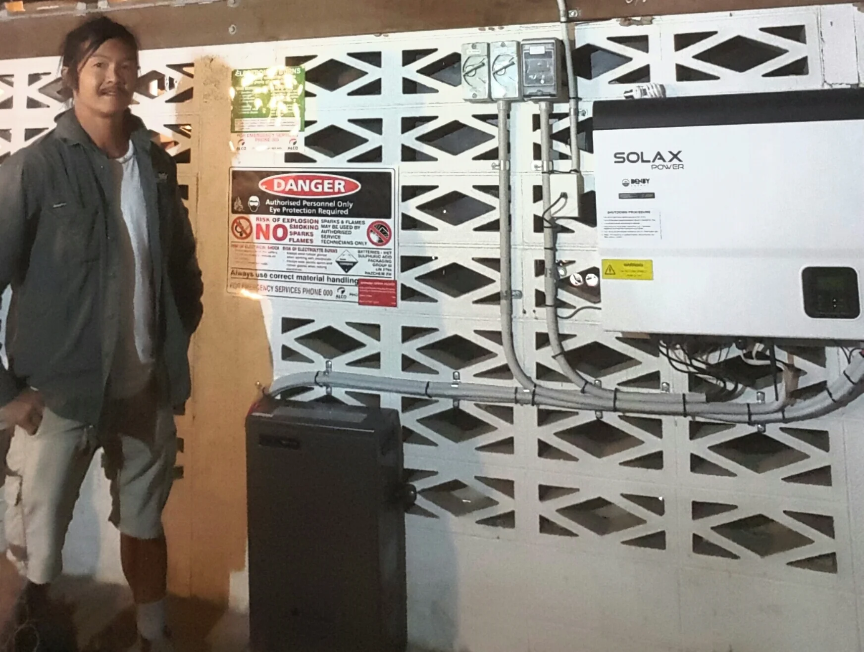 This system has 5kwh worth of solar panels combined with a multi-functional intelligent hybrid inverter, used to charge and manage the lithium battery and provide remote cloud monitoring. This client invested in a complete home power system capable of producing 80% of their home's energy needs, taking control of their power now and into the future. 