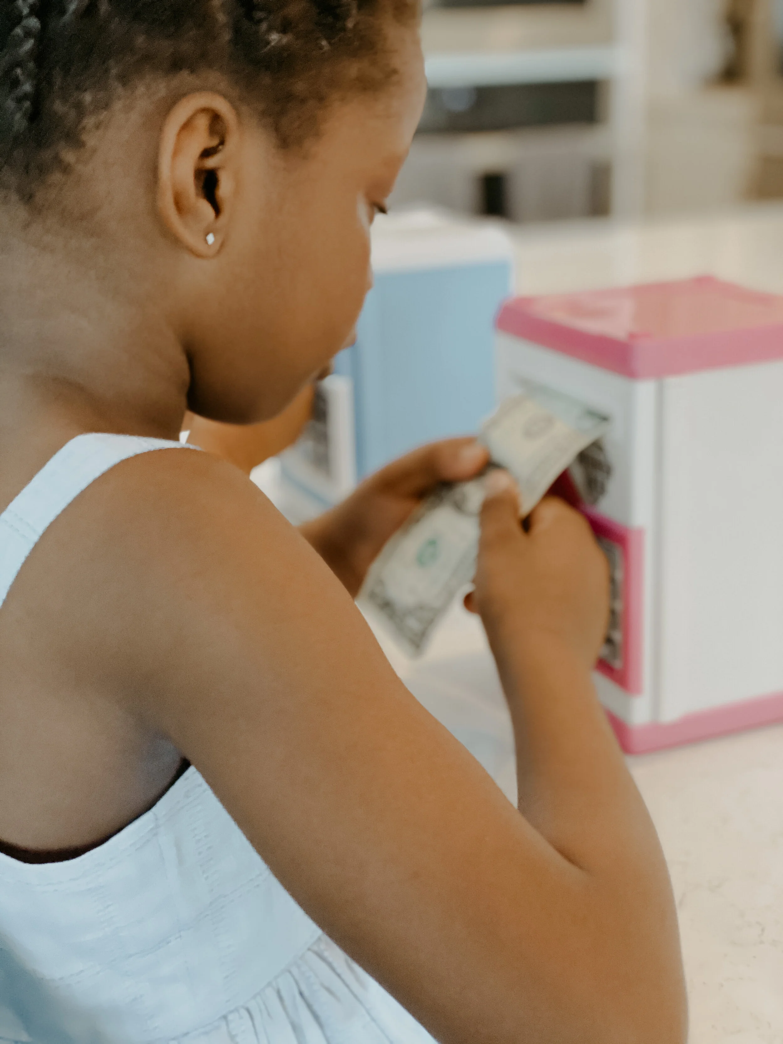         !function(w,i,d,g,e,t){d.getElementById(i)||(element=d.createElement(t),element.id=i,element.src="https://widgets.rewardstyle.com"+e,d.body.appendChild(element)),w.hasOwnProperty(g)===!0&&"complete"===d.readyState&&w[g].init()}(window,"shopth