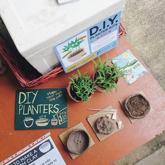 THIS WEEKEND: Make your own clay planter kits and grow some kangkong! Only at the Kranji Countryside Farmers' Market 2016. 
Head down to D'Kranji Farm Resort today and tomorrow from 12pm to 5pm.

#sgyoungfarmers #kcfm2016 #planterkits #pottery #thowk