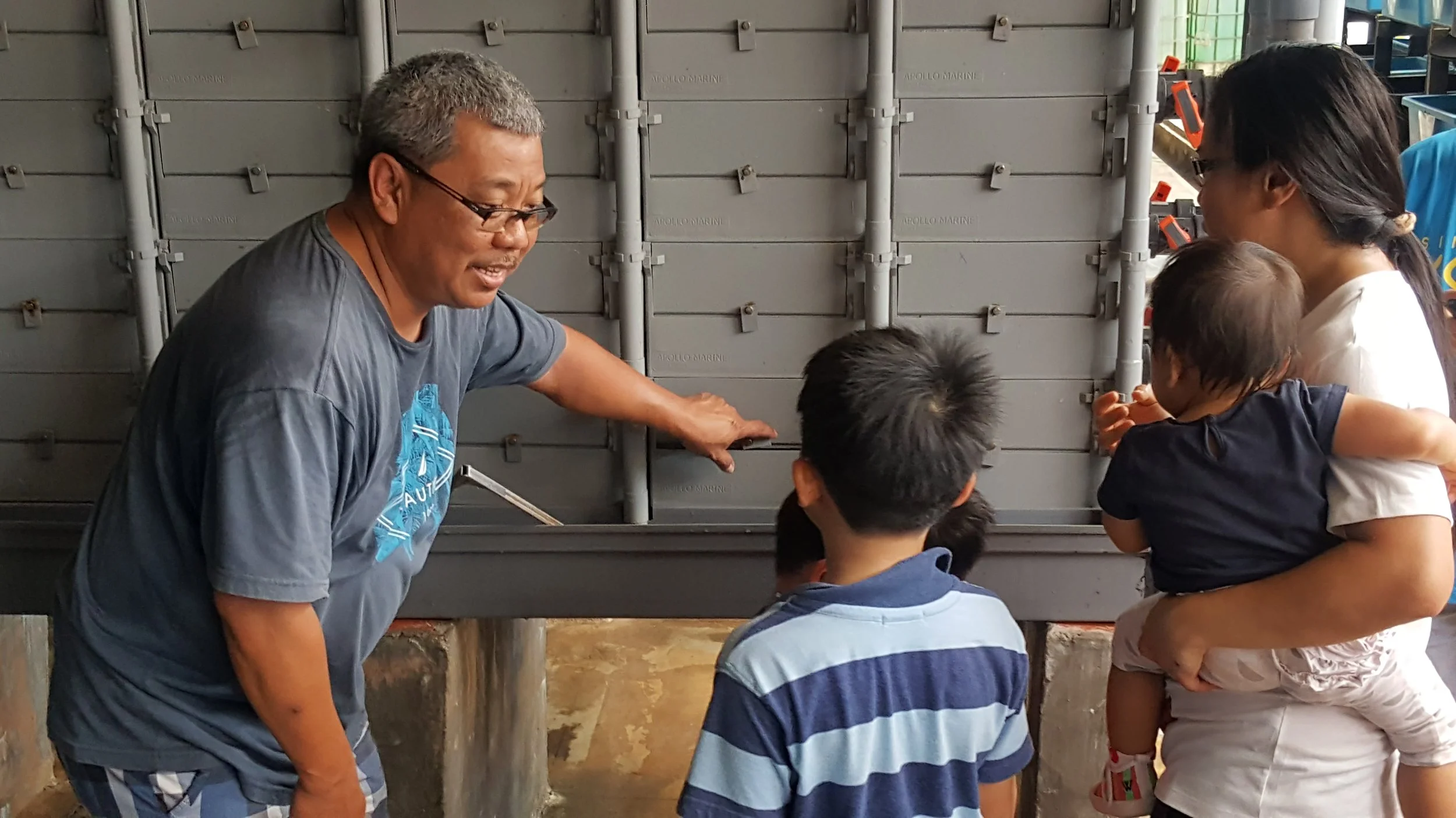 Ben explaining the concept of vertical crab farming to the participants