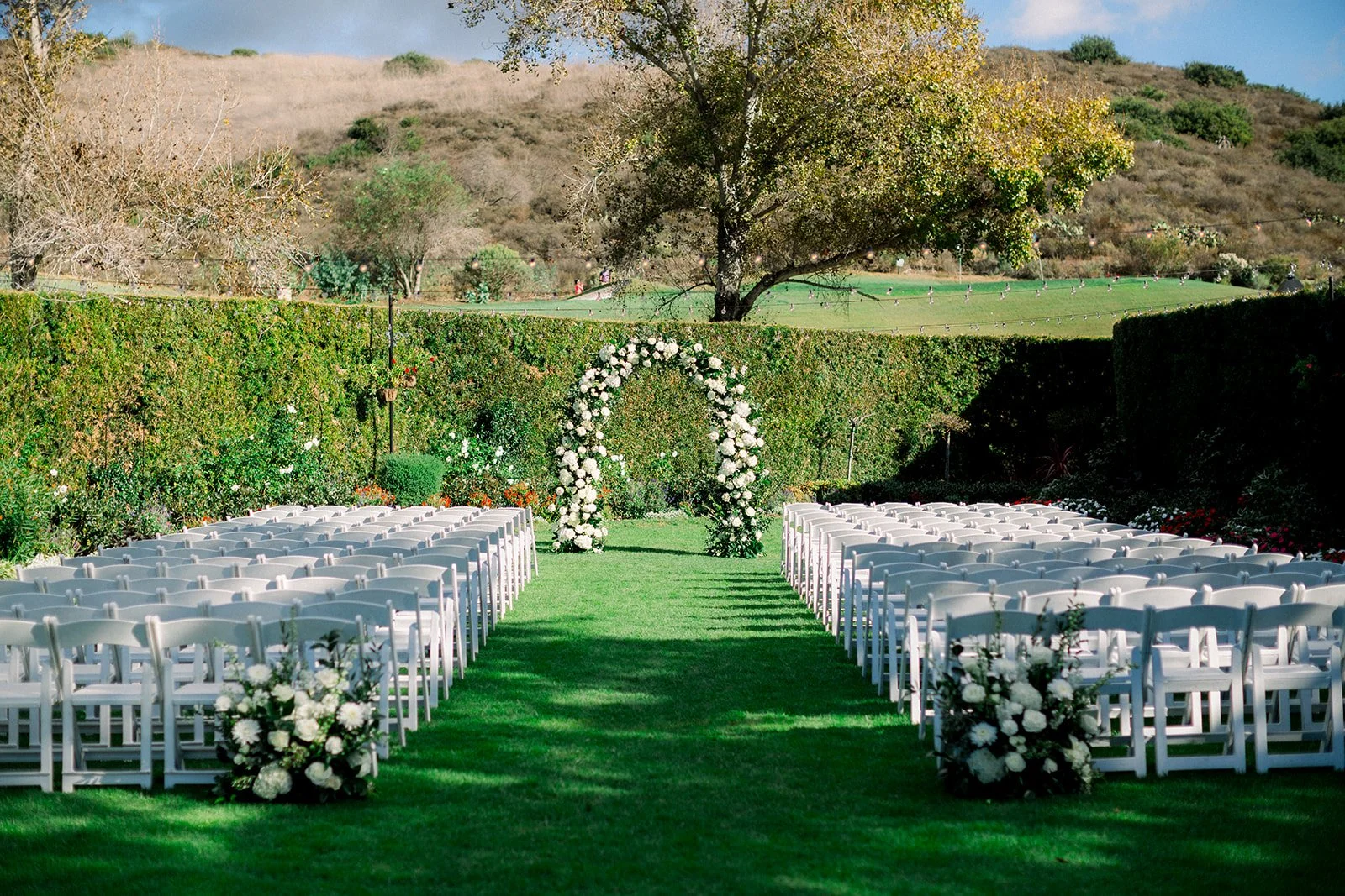 Outdoor wedding ceremony at Strawberry Farms Golf Club in Ir