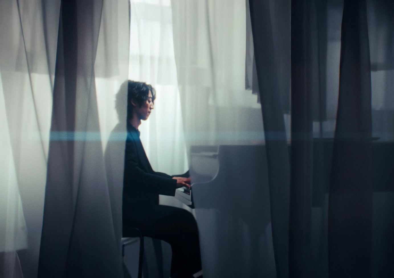 251028_WHITE_KEYS_PCM.00_00_33_19.Still003 copie.jpg