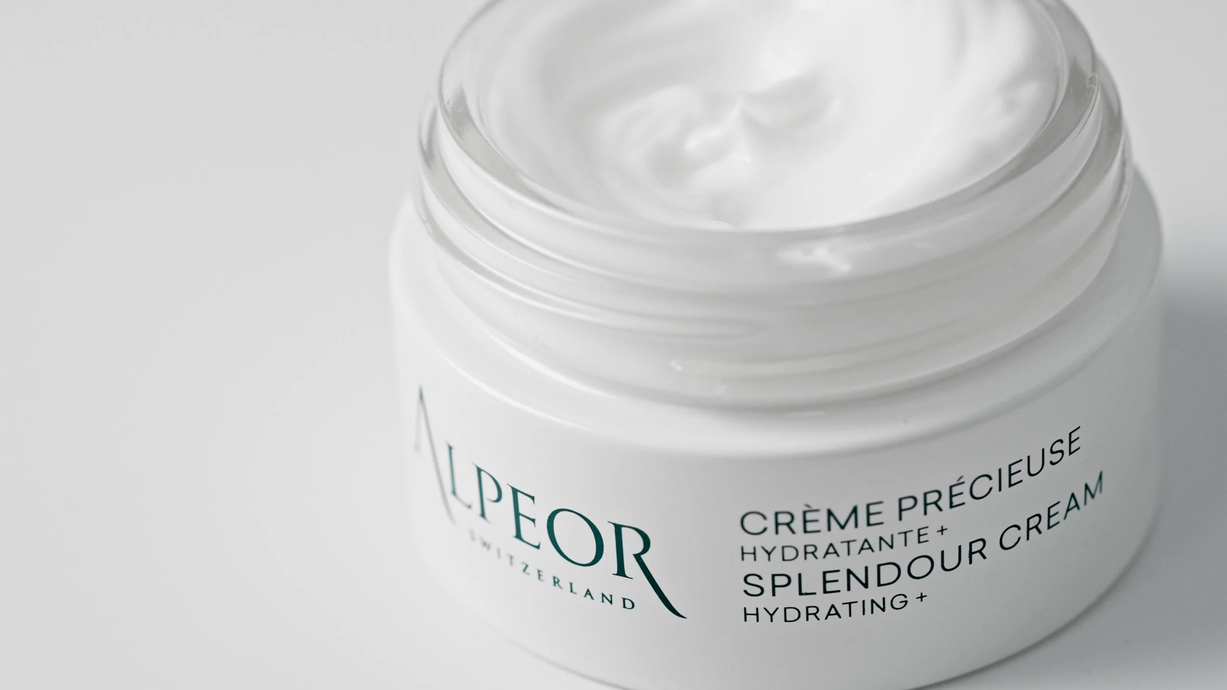 ALPEOR PRORES SANS SOUS TITRES.00_00_32_20.Still007.jpg