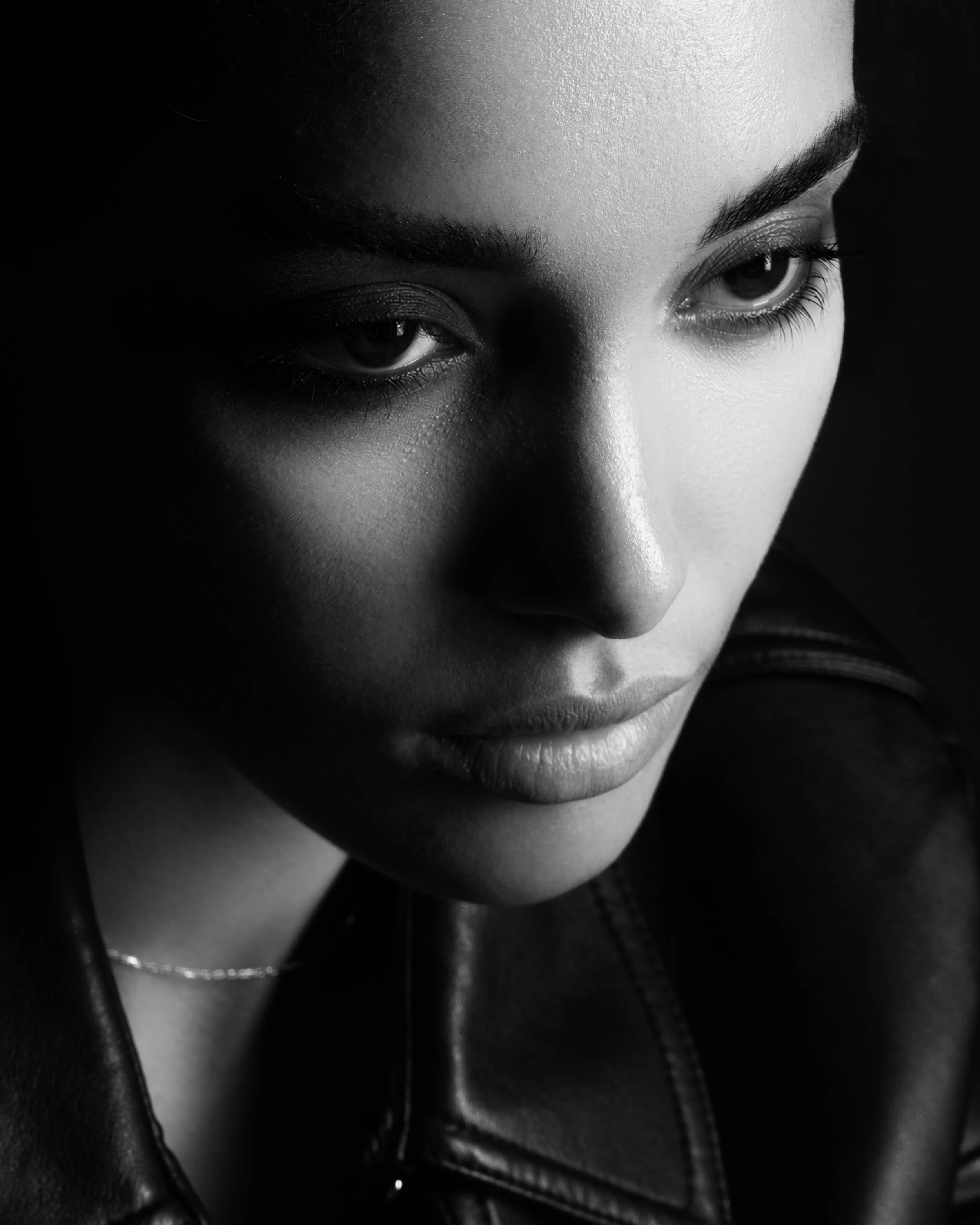 So sharp, so good 😳🗡️ @tallularoseharris @estmodels 
.
#effortless #fashionphotography #editorial