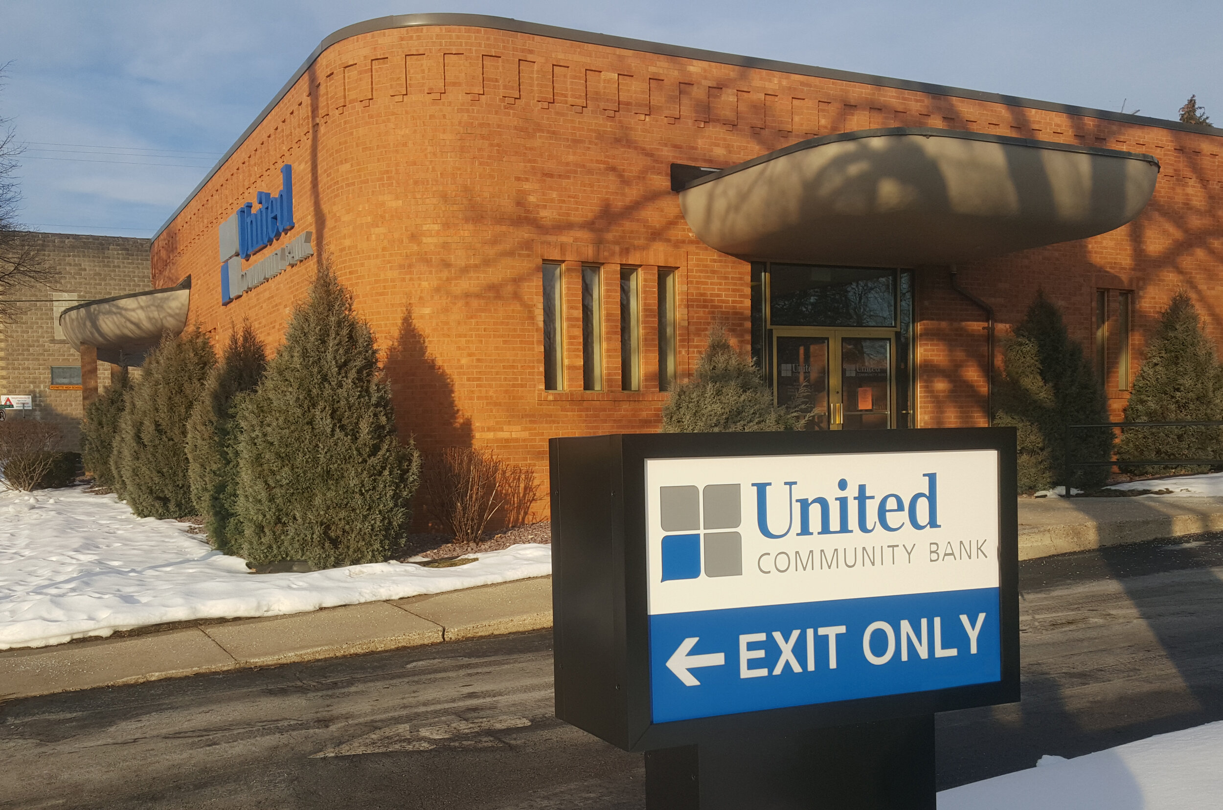   United Community Bank Exterior ID Signs  