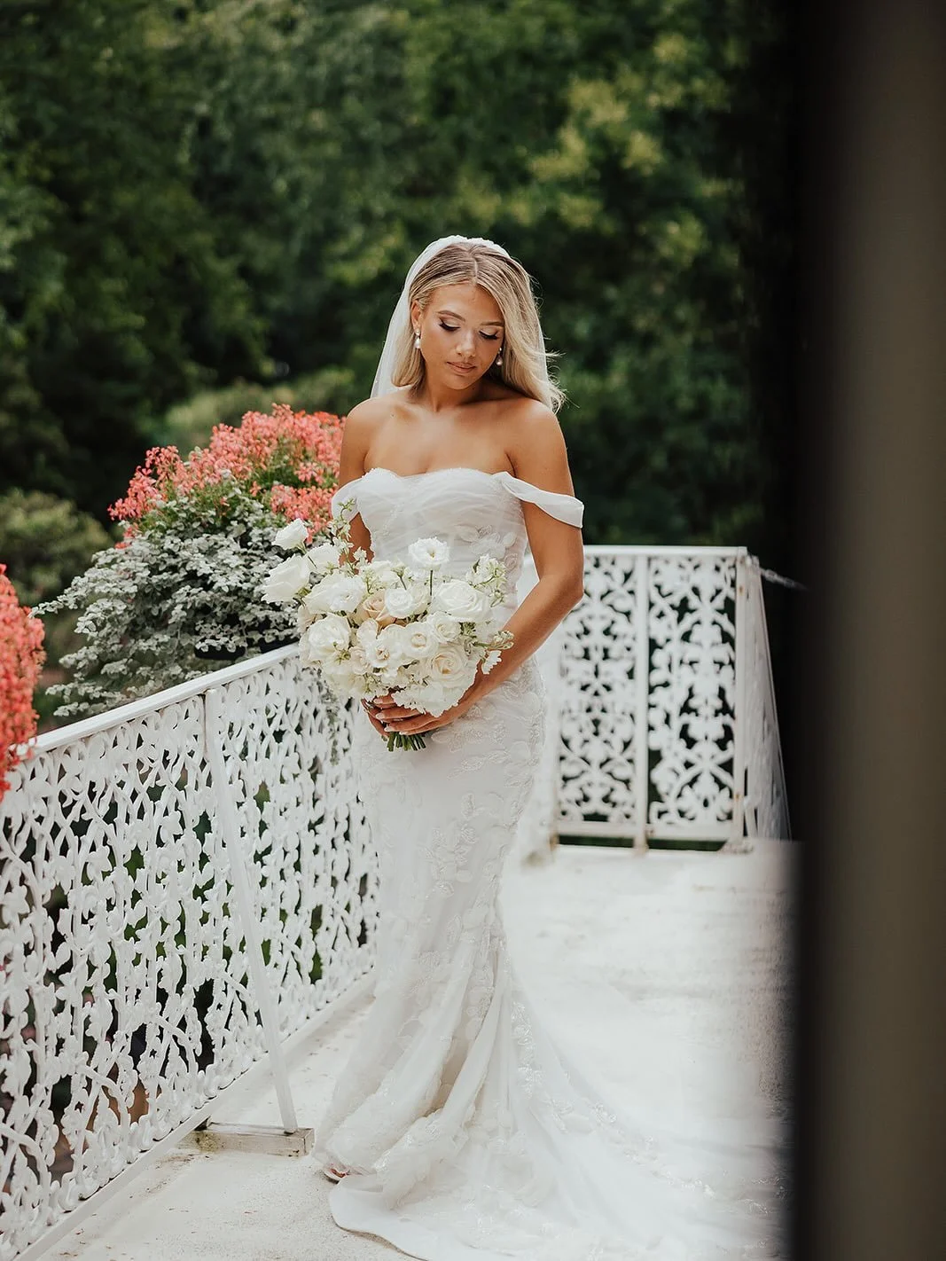 Nickarena🤍

Photography: @natashatphotography 
Dress: @daydream_bridal 
Hair: @tlcbridal_ 
Makeup: @marybelfordmakeup 
Venue: @drumoreestate