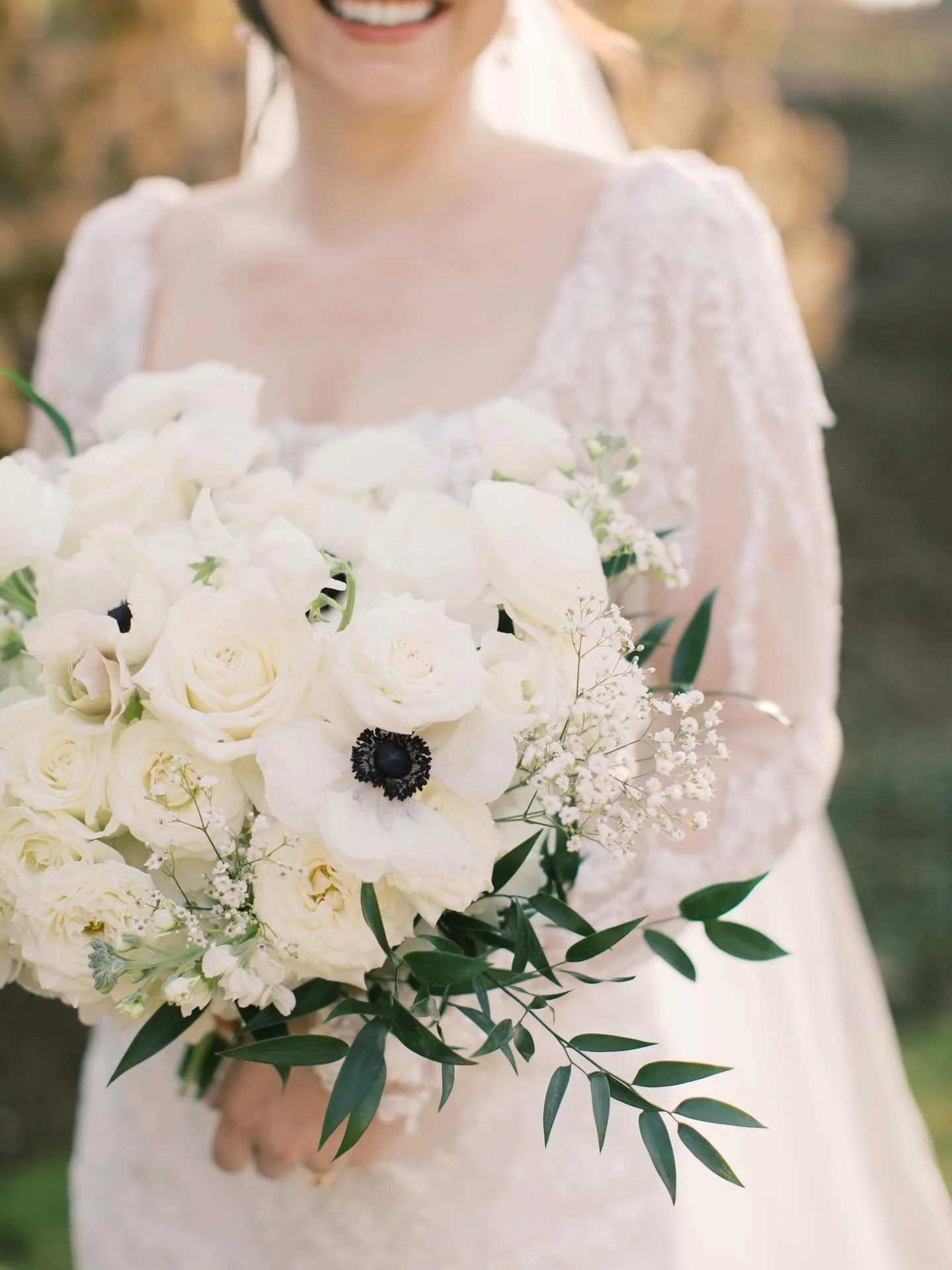 Molly 

Photography: @briannawilburphoto 
Venue: @thefarmateaglesridge