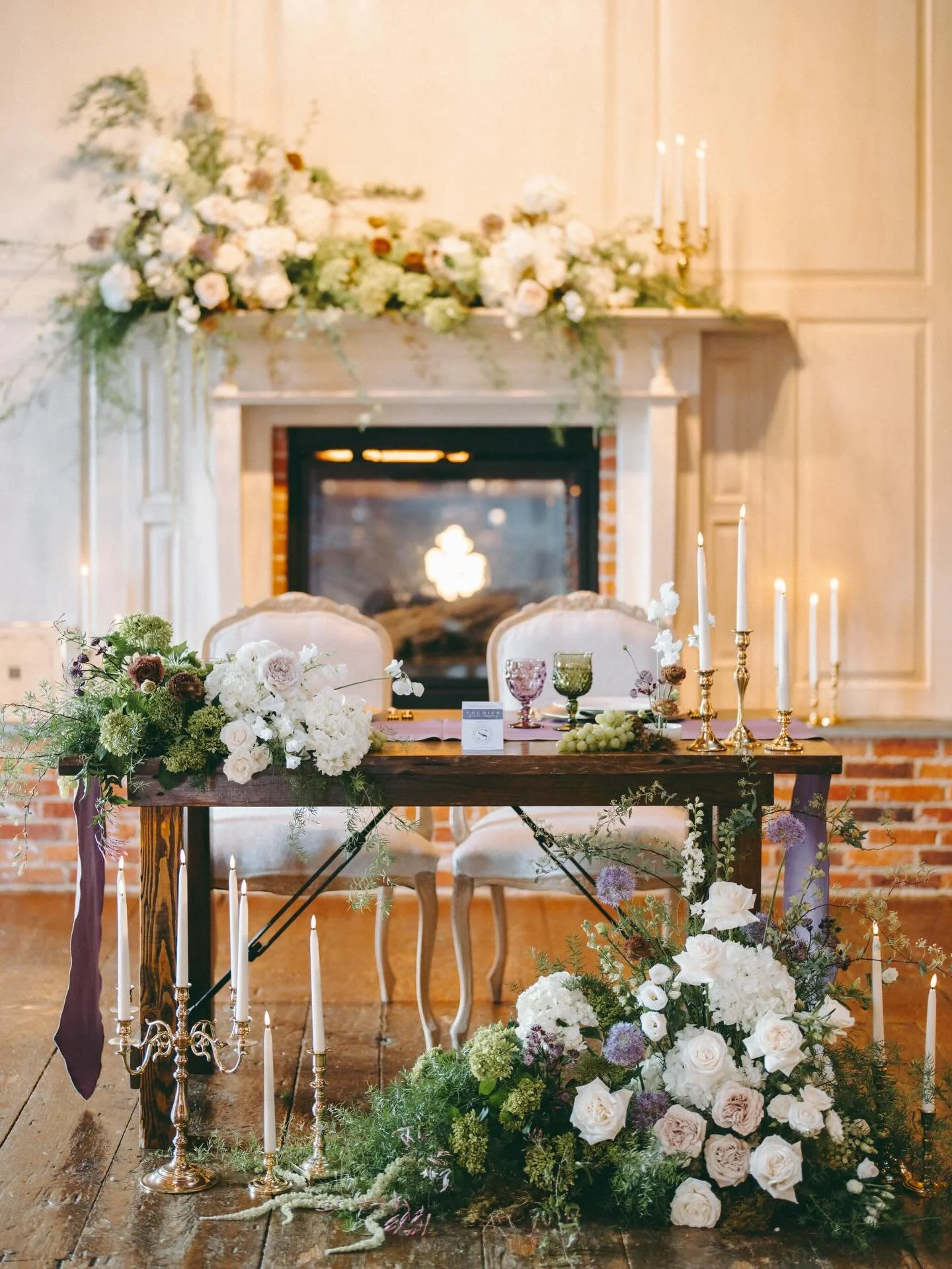 Last week I had the opportunity to get creative styling the sweetheart table and fireplace mantle for @thebookinghouse open house. It was such a lovely afternoon meeting and connecting with fellow vendors and couples planning their special day. 🤍

F