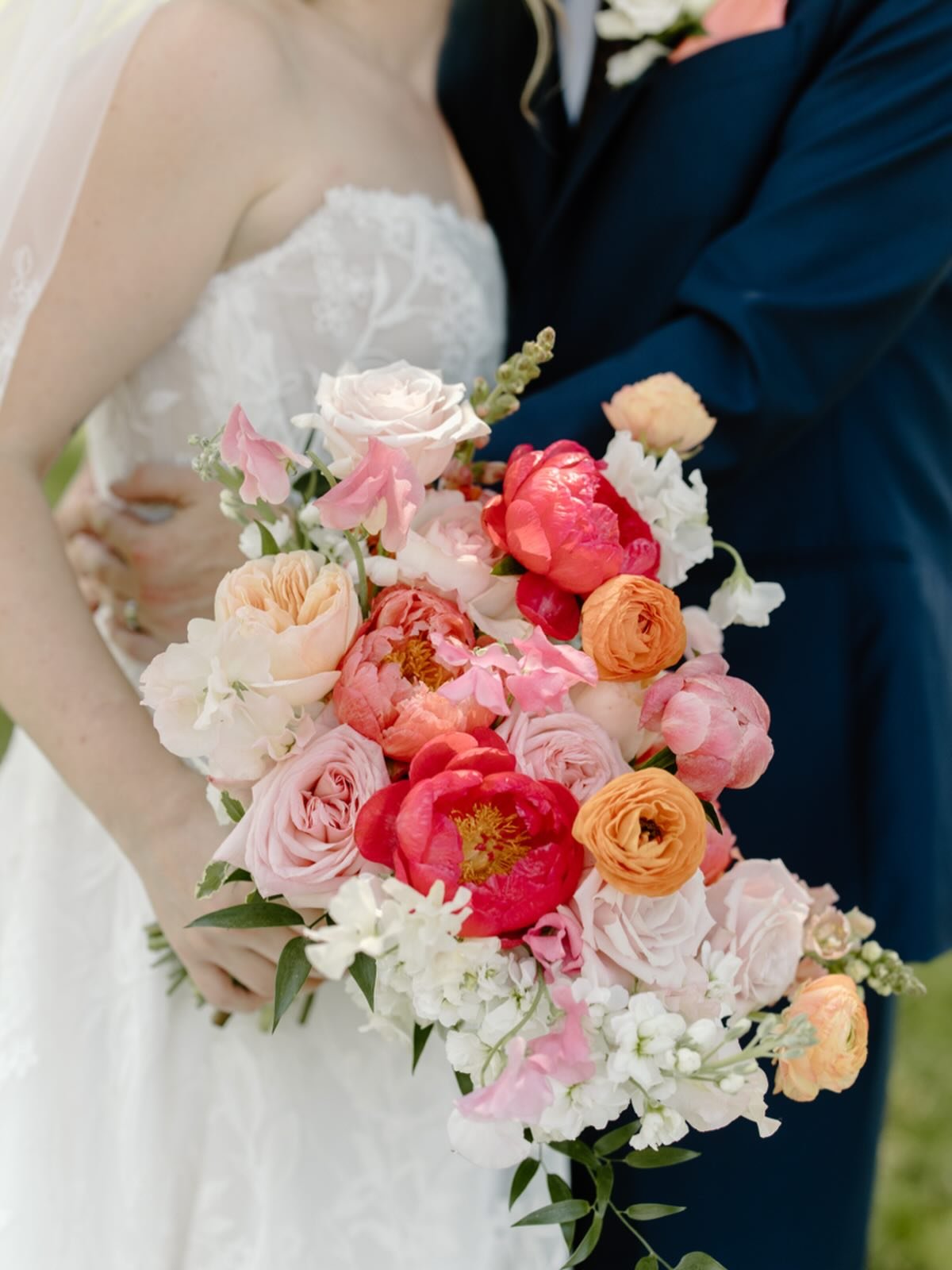 Abigail&rsquo;s bouquet 🤍

Photographed by: @ali.whitby 
Venue: @thefarmateaglesridge