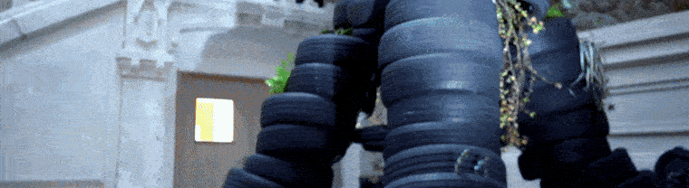 Le Chant du Bitume, installation de pneus recyclés et de plantes, Daniel Nicolaevsky
