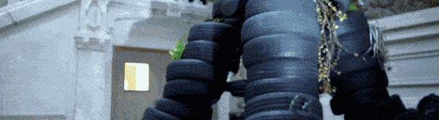 Le Chant du Bitume, installation de pneus recyclés et de plantes, Daniel Nicolaevsky