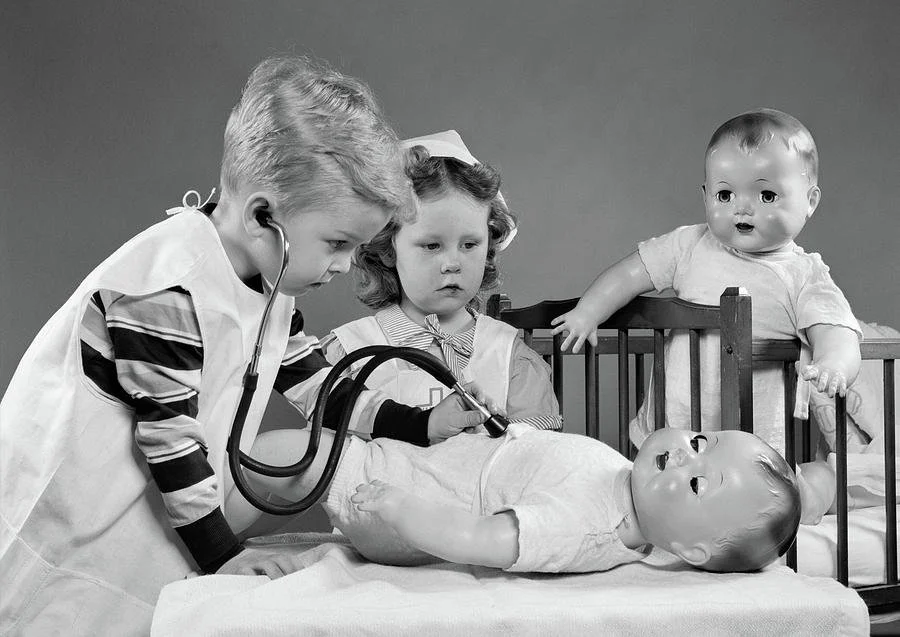 1950s-boy-and-girl-playing-doctor-vintage-images.jpg