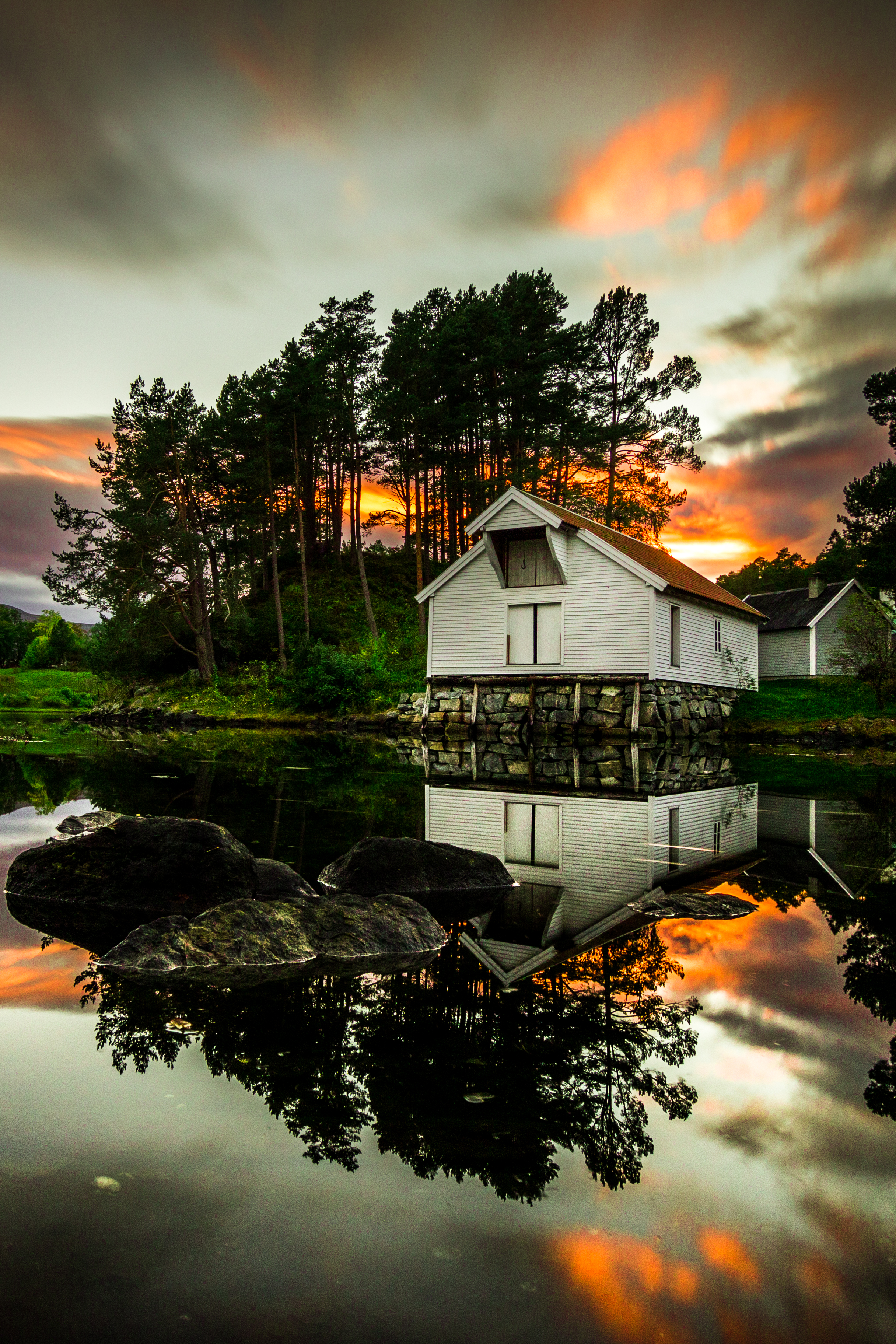 Reflecting colours