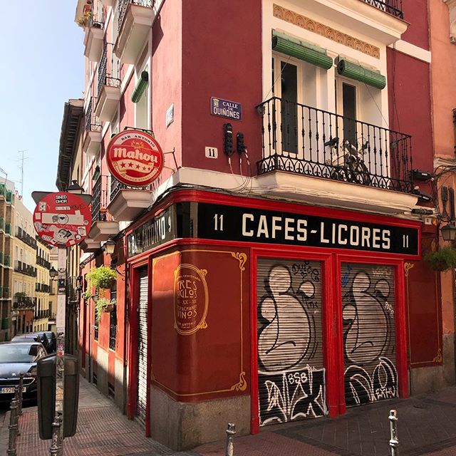 routine morning stroll to find the best pan con tomate