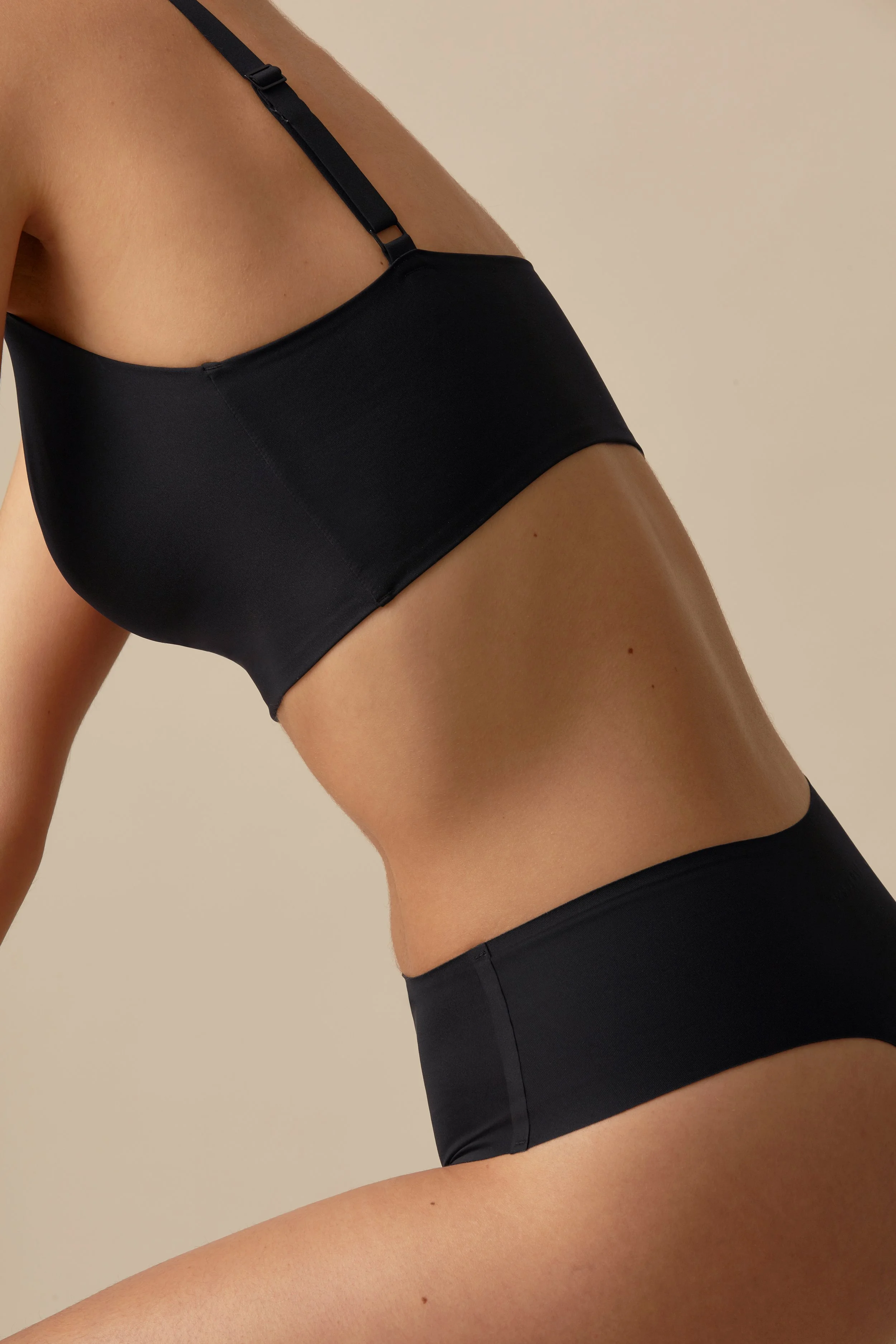 20190710_DBaum_Everlane_Editorial_Irene_Studio_1793_(website).jpg