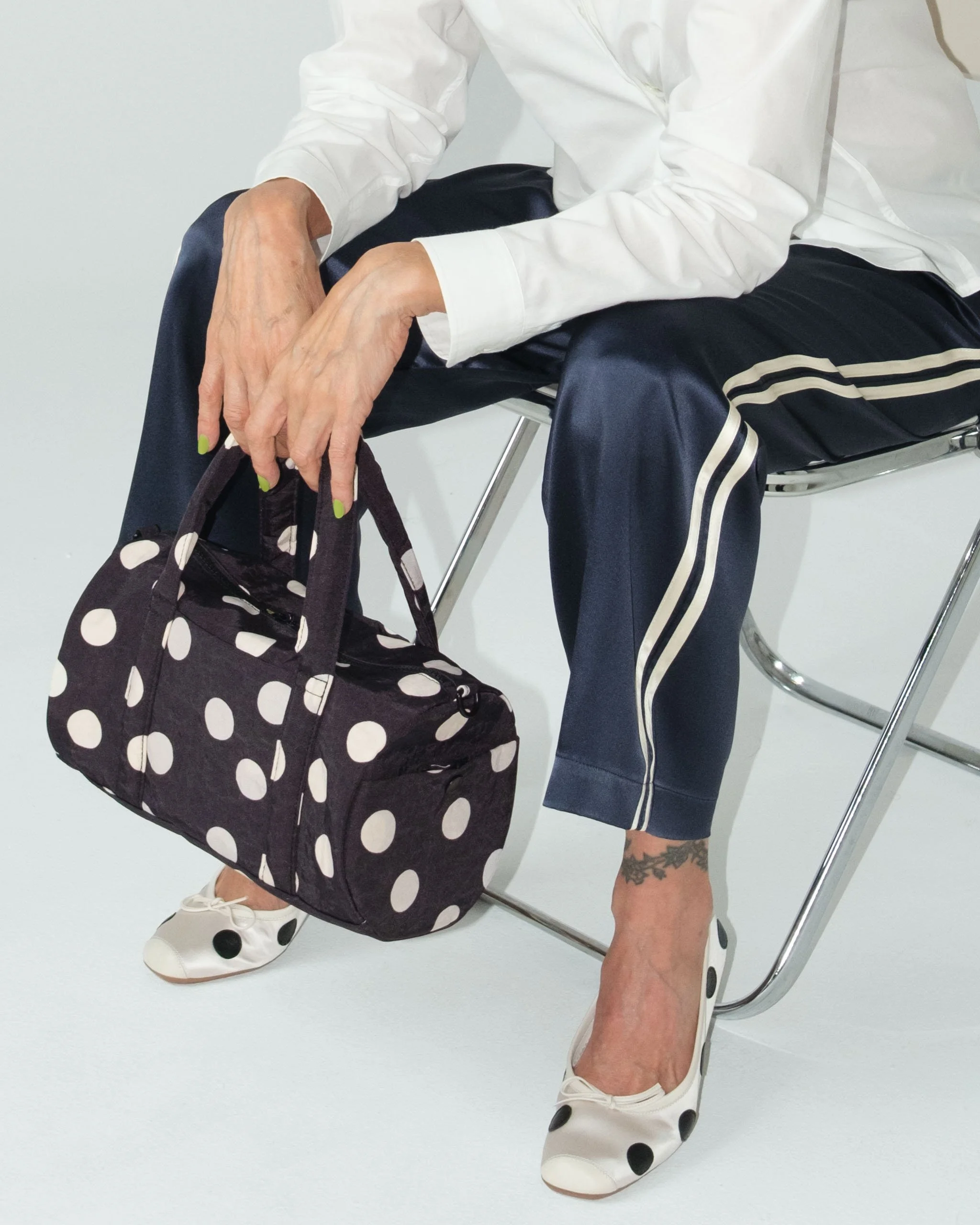 SHOT_17_NYLON_DUFFLE_BLACK_POLKA_DOT_0131.jpg