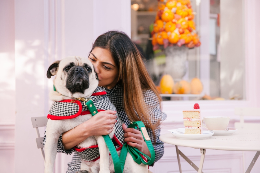 Dogfriendlycoffeeshopslondon-PeggyPorschen-humanandhound-dogfashionblog-petfashionblog-london-uk-fashionandlifestyleblog-londoncoffeeshops-bestdogbloglondon-pugswag-puglife-pug-londonpug-twinning-tweed-falltrend-pumpkin-fallfashion-Pink-winterstyle