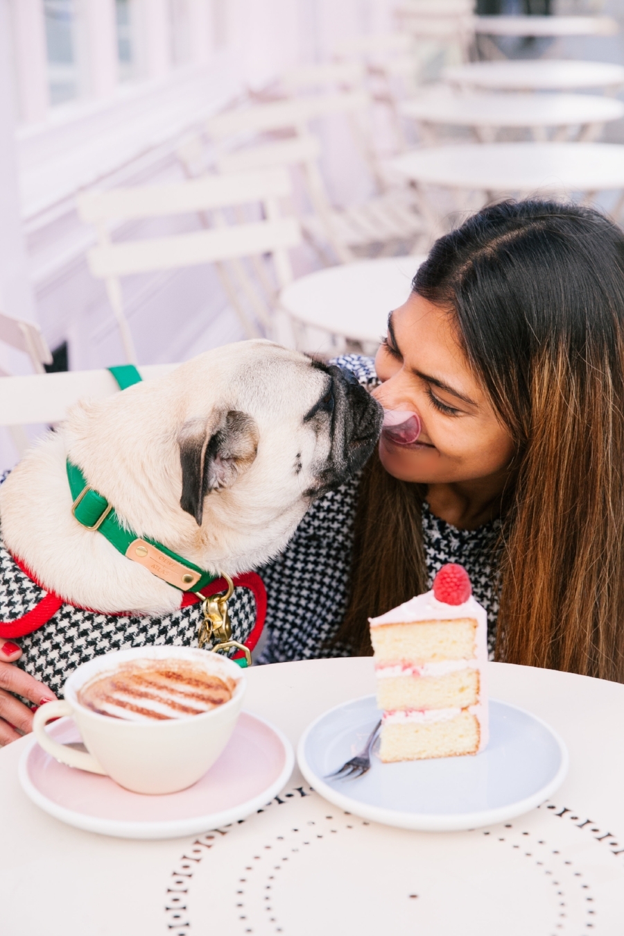 Dogfriendlycoffeeshopslondon-PeggyPorschen-humanandhound-dogfashionblog-petfashionblog-london-uk-fashionandlifestyleblog-londoncoffeeshops-bestdogbloglondon-pugswag-puglife-pug-londonpug-twinning-tweed-falltrend-pumpkin-fallfashion-Pink-winterstyle