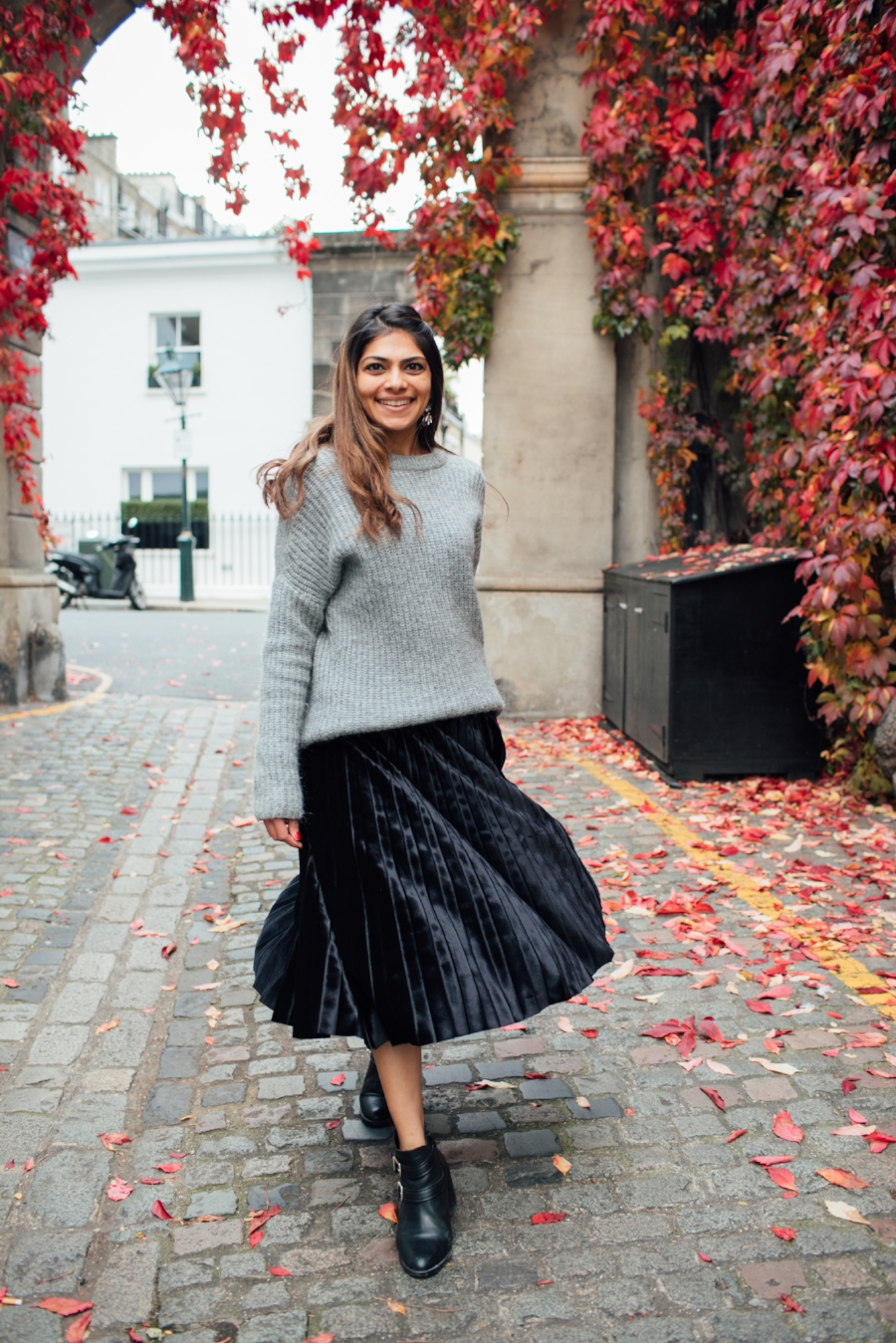 topdogblog-bestdogblog-dogblog-besttopdogbloglondon-topdogbloglondon-humanandhoundstyle-fashion-petfashion-dogfashion-coolpups-dogsinclothes-dogfashionblog-petfashionblog-ari&m-fall-fallleaves-autumn-fallwinterstyle-falltrends-family-thanksgiving-lovemyfam-familyshoot-portraitshoot-meandmypug-velvetskirt-pleatedskirt-falllooks-dapperdogs-dogsinbowtie-pugswag-pug-puglife-red-fallwinter2016