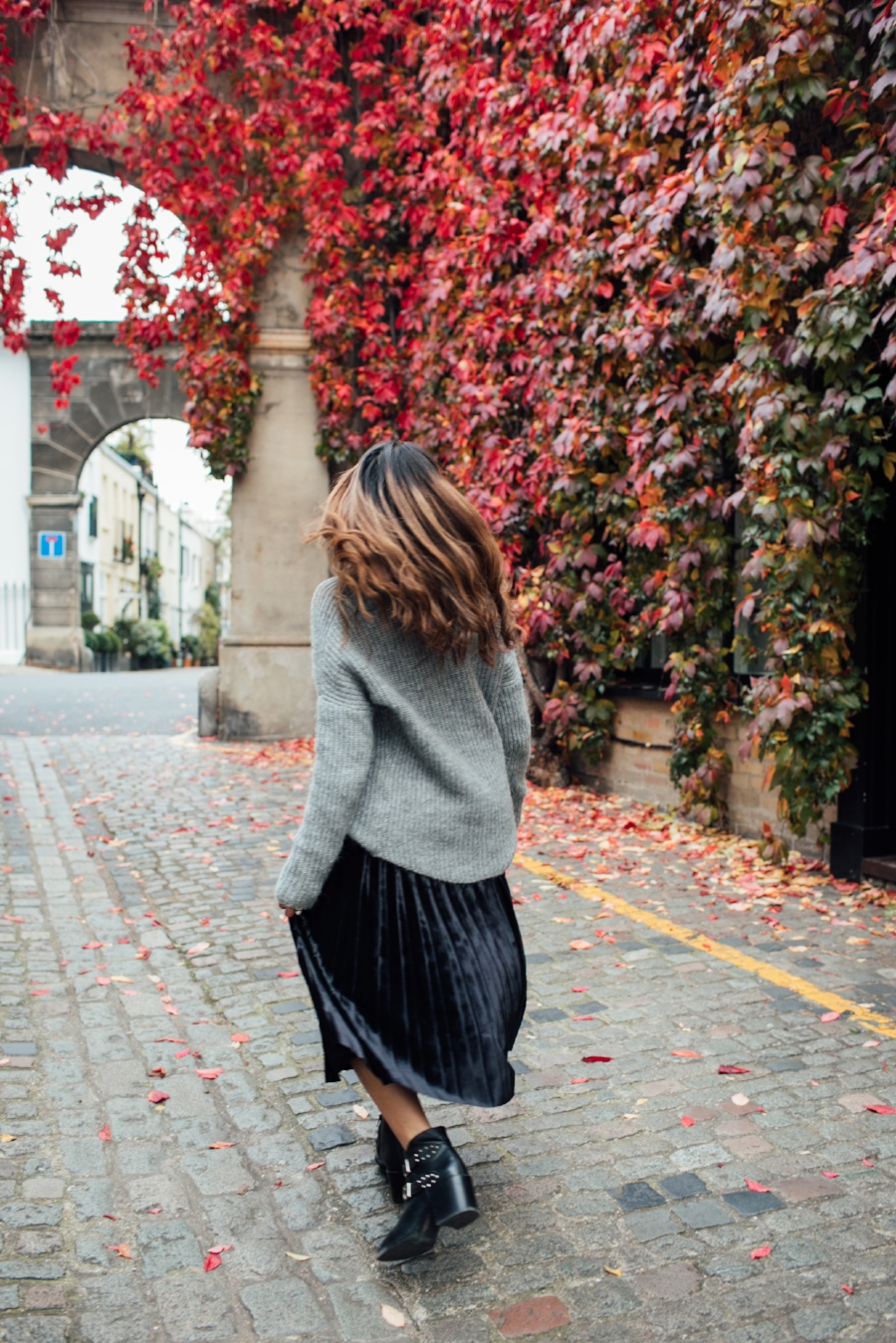 topdogblog-bestdogblog-dogblog-besttopdogbloglondon-topdogbloglondon-humanandhoundstyle-fashion-petfashion-dogfashion-coolpups-dogsinclothes-dogfashionblog-petfashionblog-ari&m-fall-fallleaves-autumn-fallwinterstyle-falltrends-family-thanksgiving-lovemyfam-familyshoot-portraitshoot-meandmypug-velvetskirt-pleatedskirt-falllooks-dapperdogs-dogsinbowtie-pugswag-pug-puglife-red-fallwinter2016