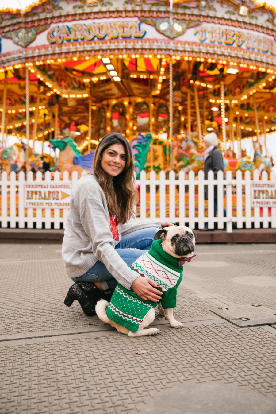 dogblog-bestdogblog-topdogblog-dohfashionblog-petblog-petfashionblog-dogbloglondon-humanandhound-cutepug-dogsinclothes-pugwearingclothes-petblogger-christmas-hydepark-winterwonderland-christmas2016-london-carousel-christmasjumpers-festive-newyear - bestdogbloglondon