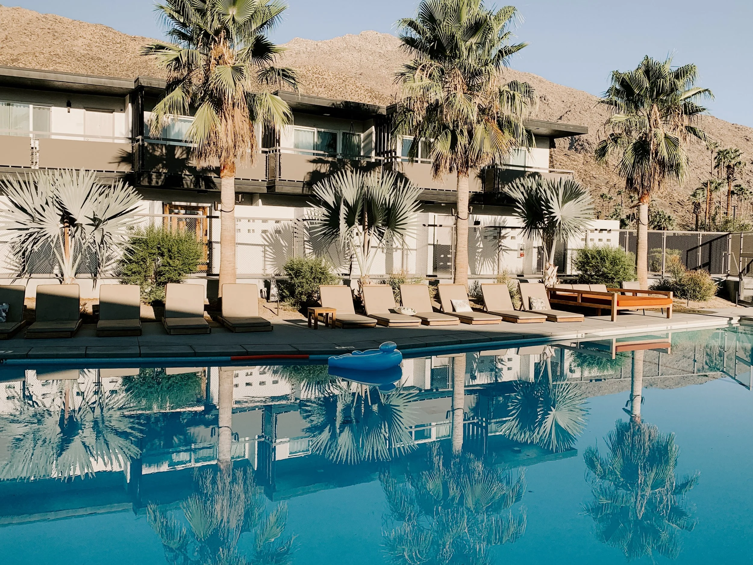 V Palm Springs, CA