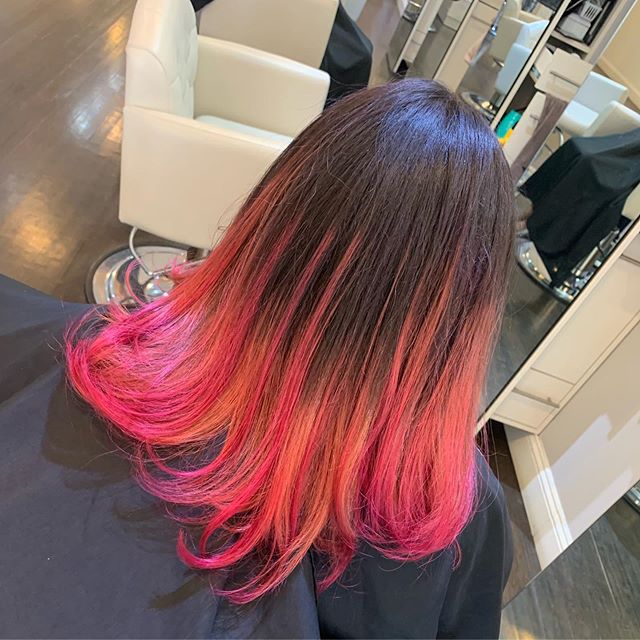 This boyalyage was just perfect for this hot summer week☀️ color done by @hairby_dani_ny #mermaidhair #fashioncolors  #licensedtocreate #bayalageartists #longislandhair #nyc #nybloggers #behindthechair #colormelt  #hairgoals #hairbrained #hairstylist