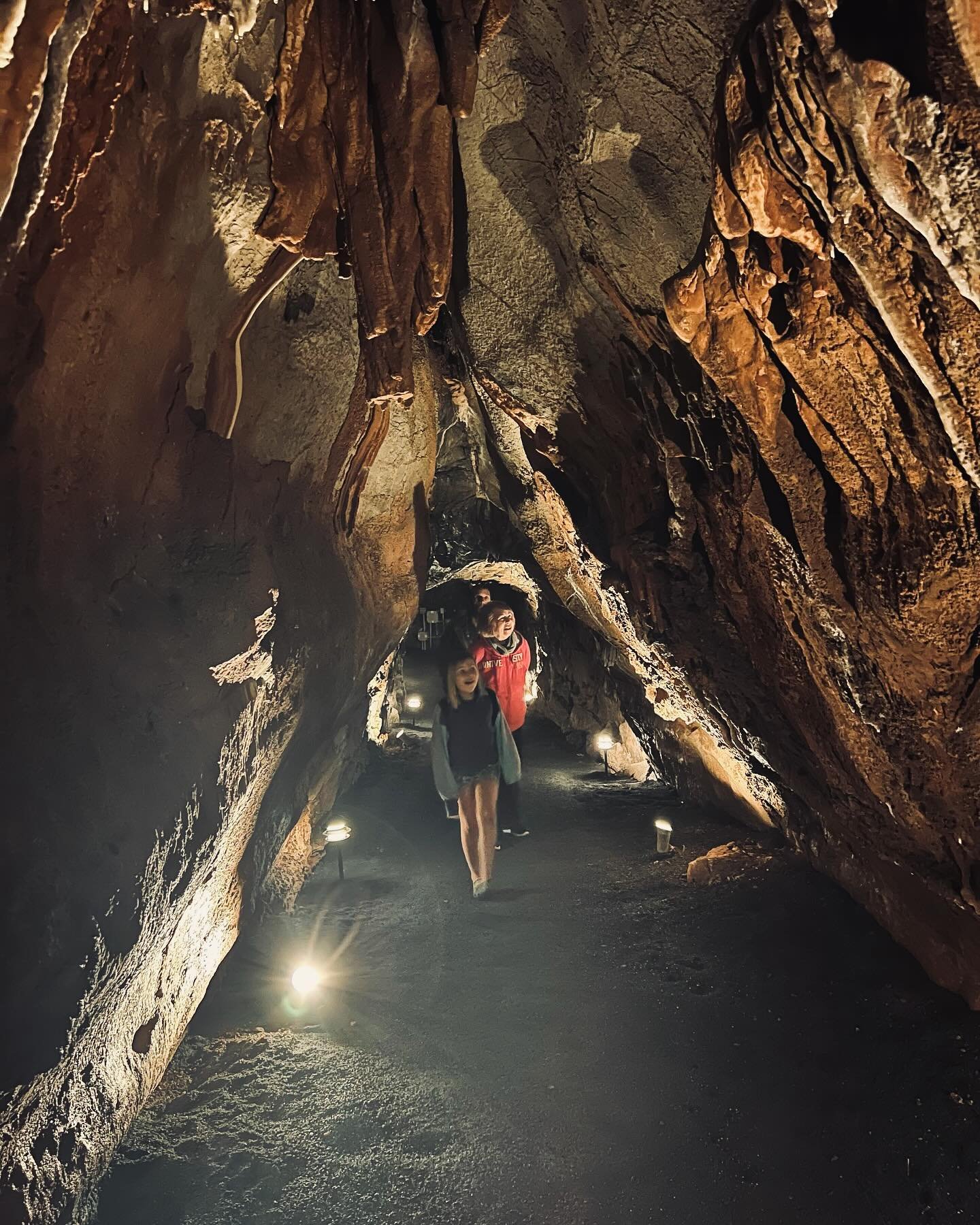 Fun family adventures exploring Melrose Caverns, a glittering underground wonderland. The Shenandoah Valley&rsquo;s karst limestone topography creates a natural local hot spot for caves, sinkholes, underground streams and cliffs. Sending love! 🤎✨

#